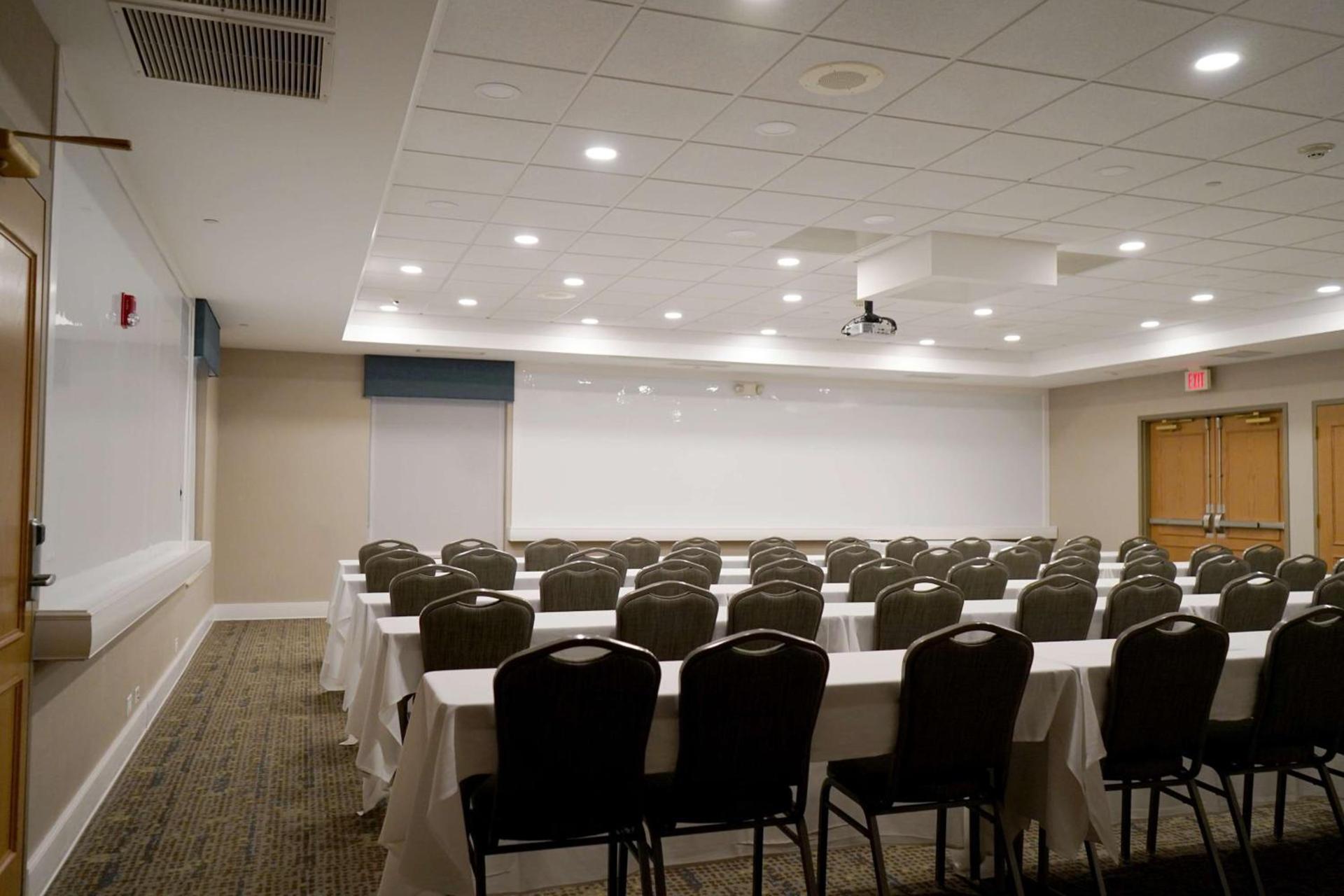 Hampton Inn & Suites Chicago/Aurora photo 35