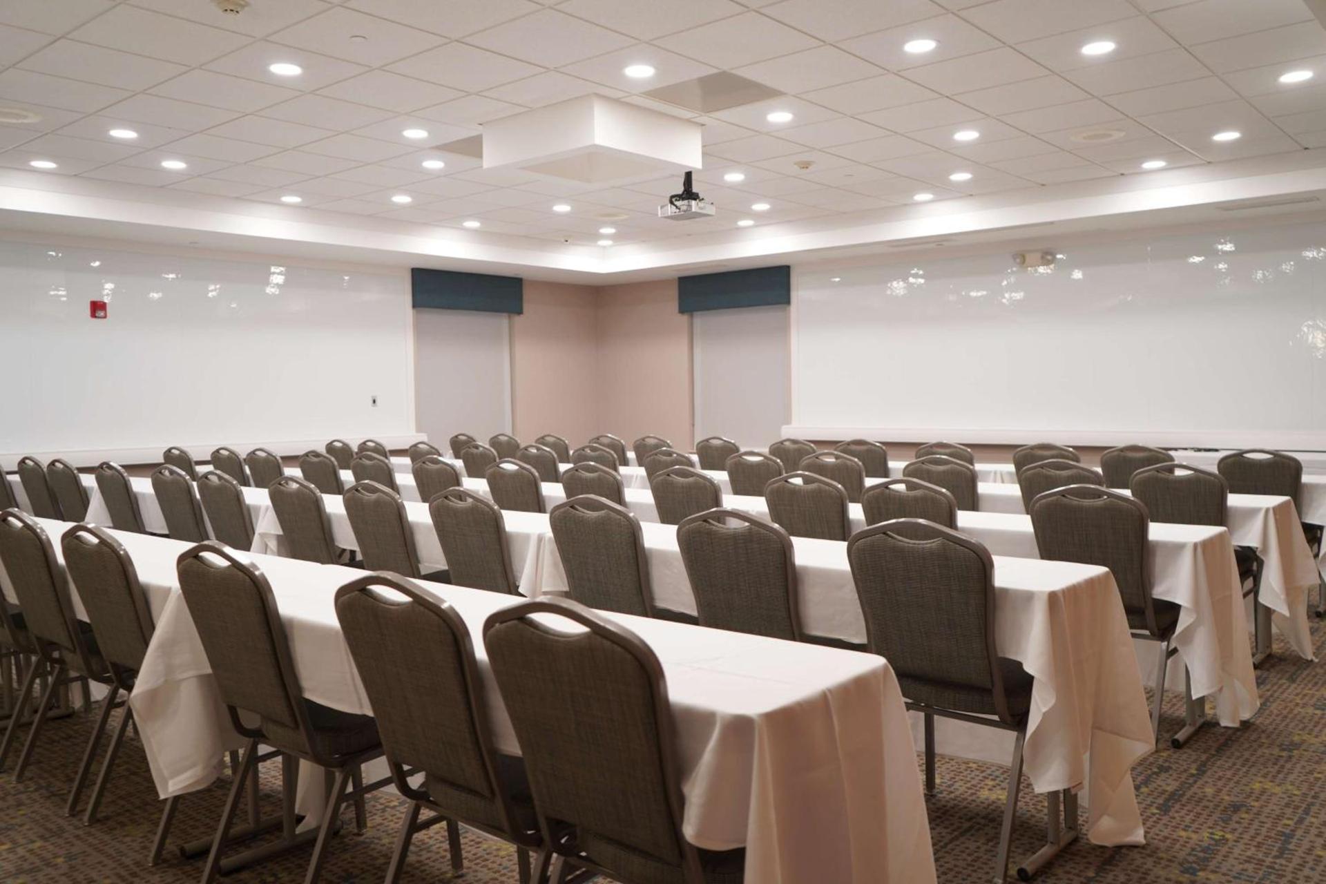 Hampton Inn & Suites Chicago/Aurora photo 36
