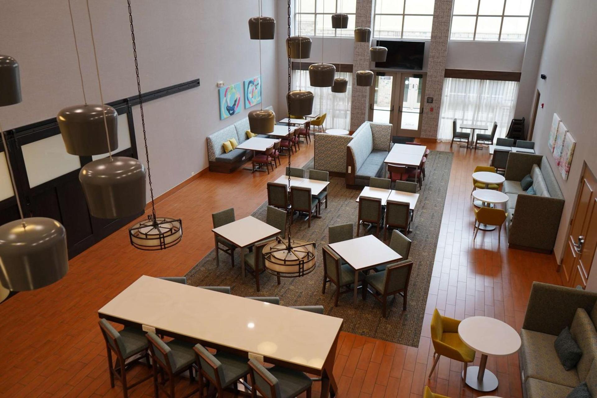 Hampton Inn & Suites Chicago/Aurora photo 37