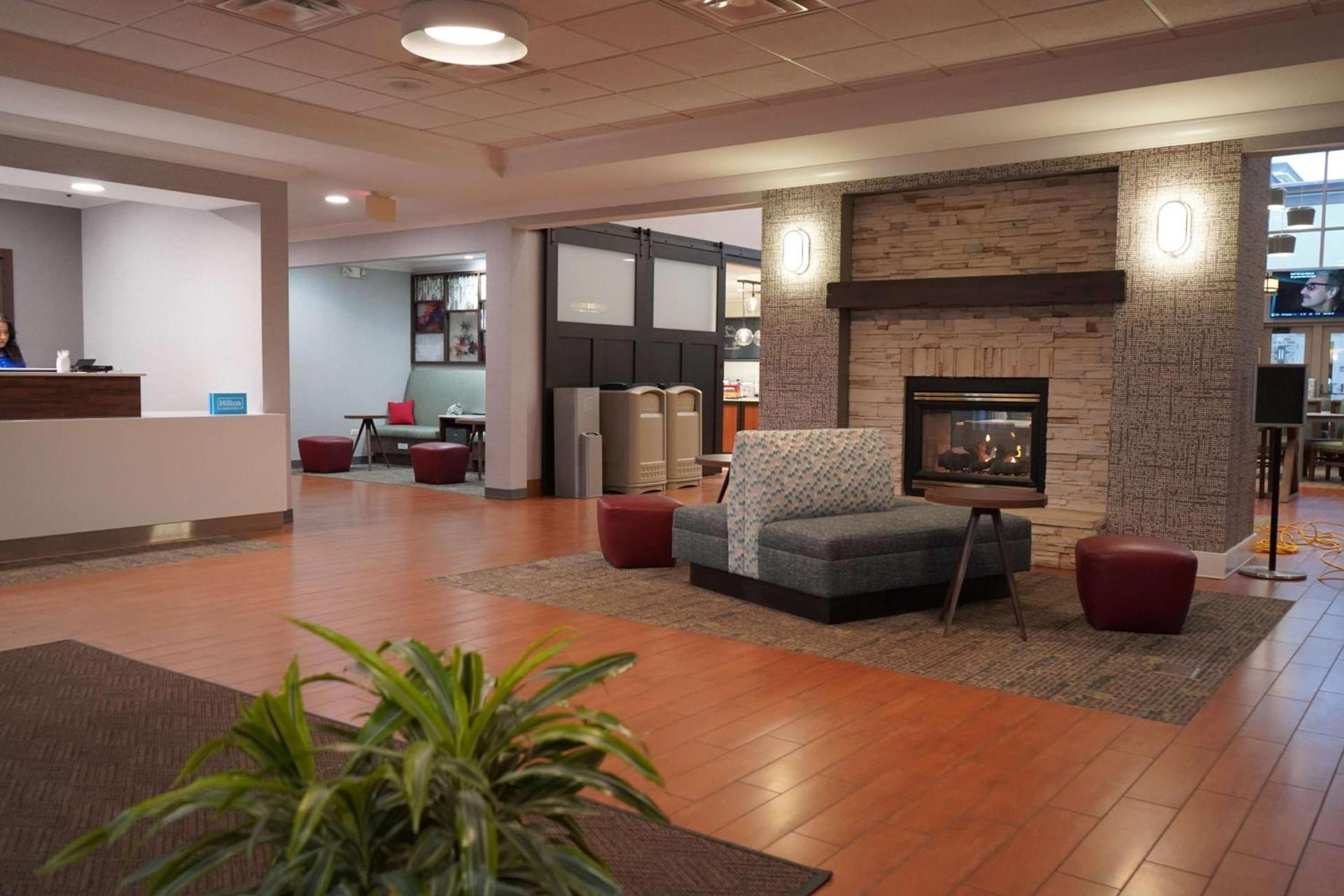 Hampton Inn & Suites Chicago/Aurora photo 39
