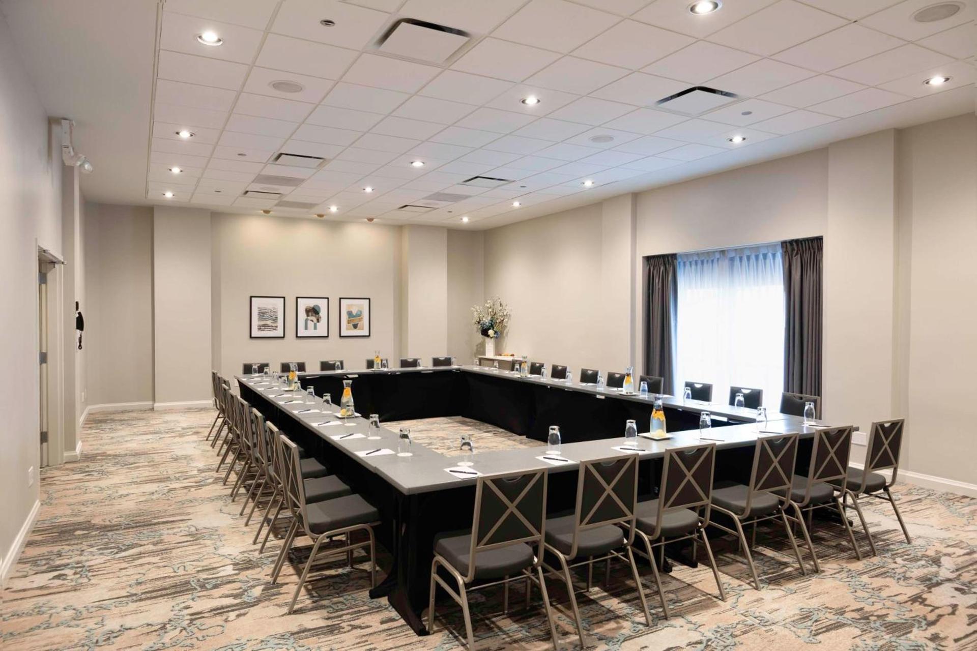 DoubleTree by Hilton Hotel and Conference Center Chicago North Shore photo 30