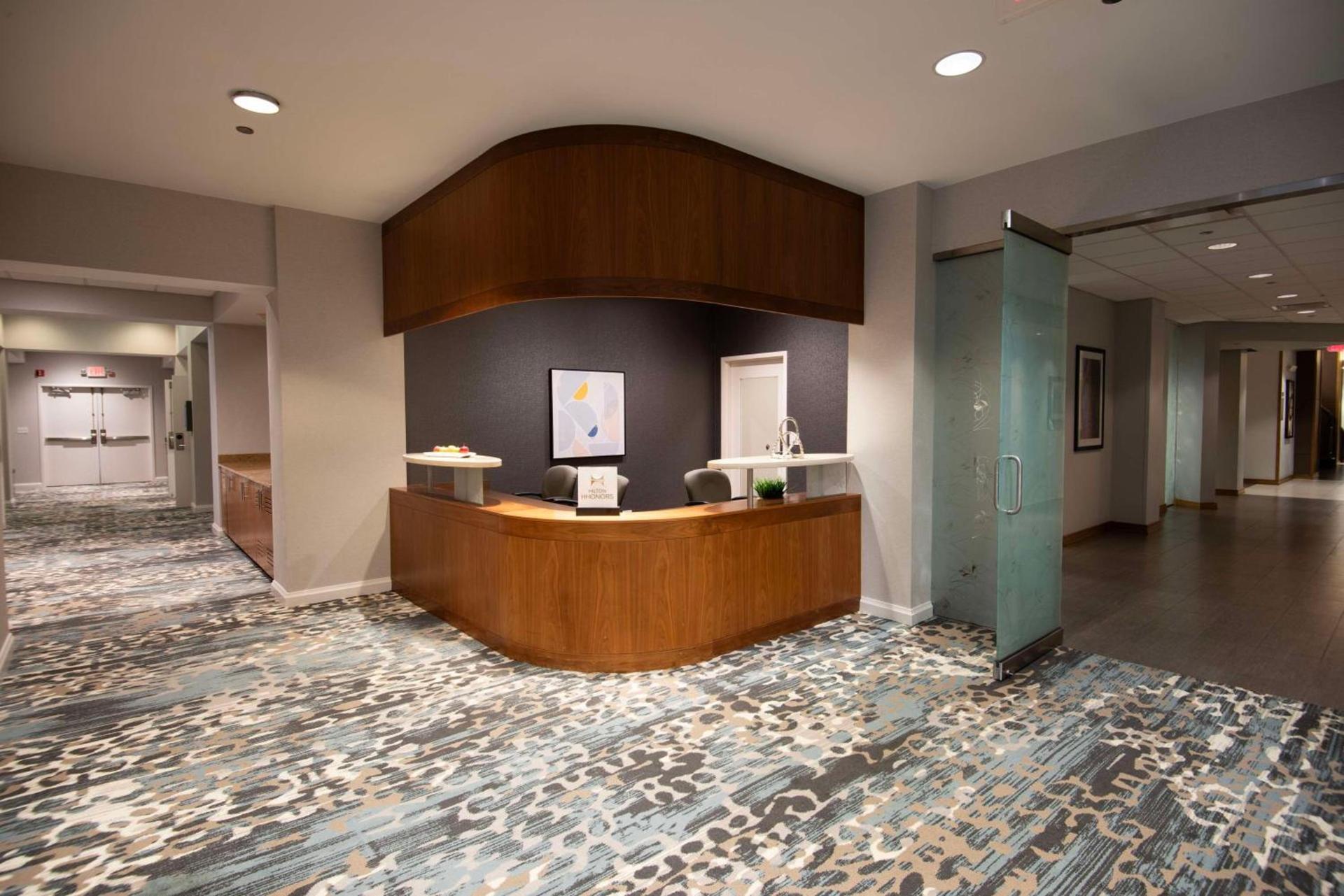 DoubleTree by Hilton Hotel and Conference Center Chicago North Shore photo 3