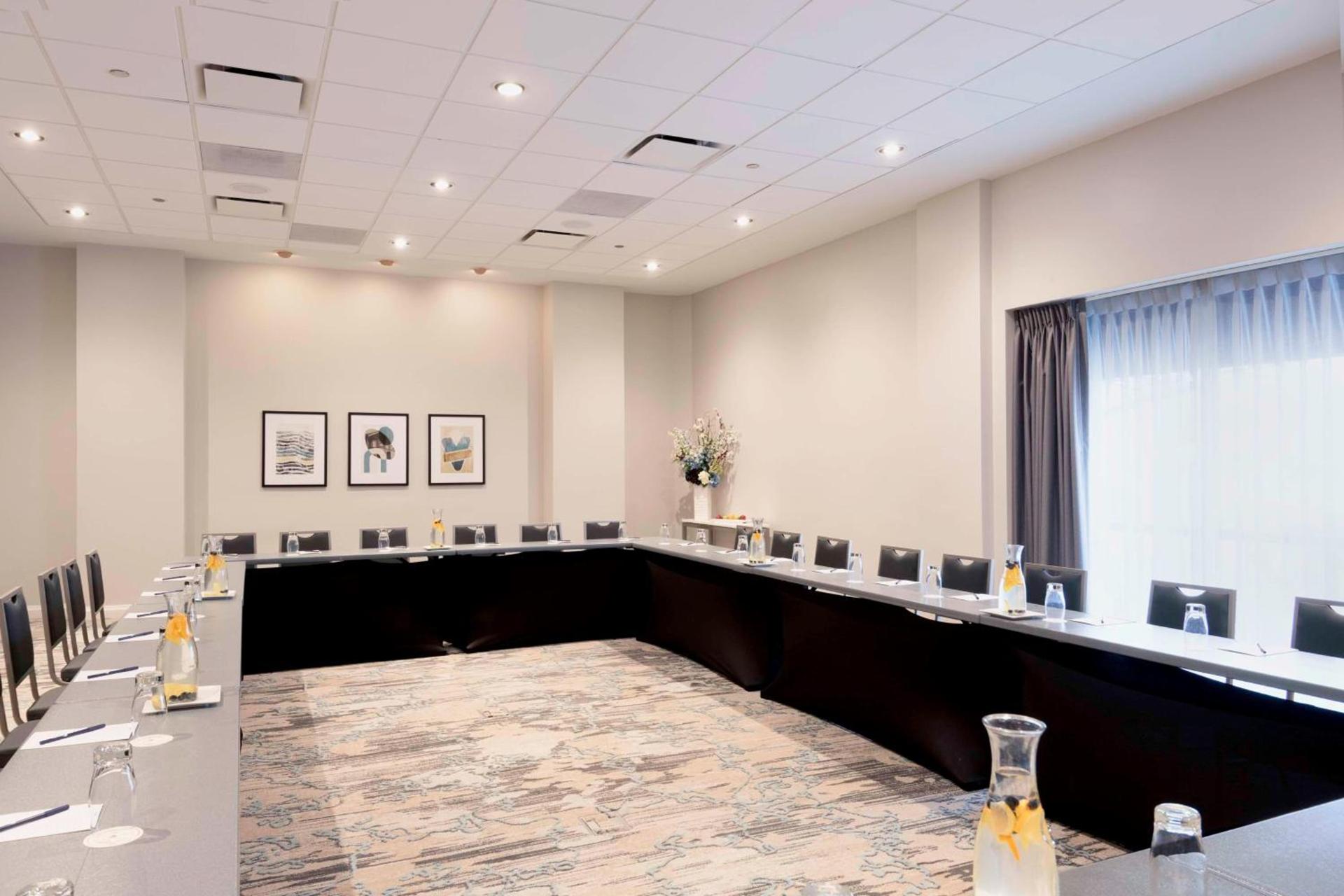 DoubleTree by Hilton Hotel and Conference Center Chicago North Shore photo 51