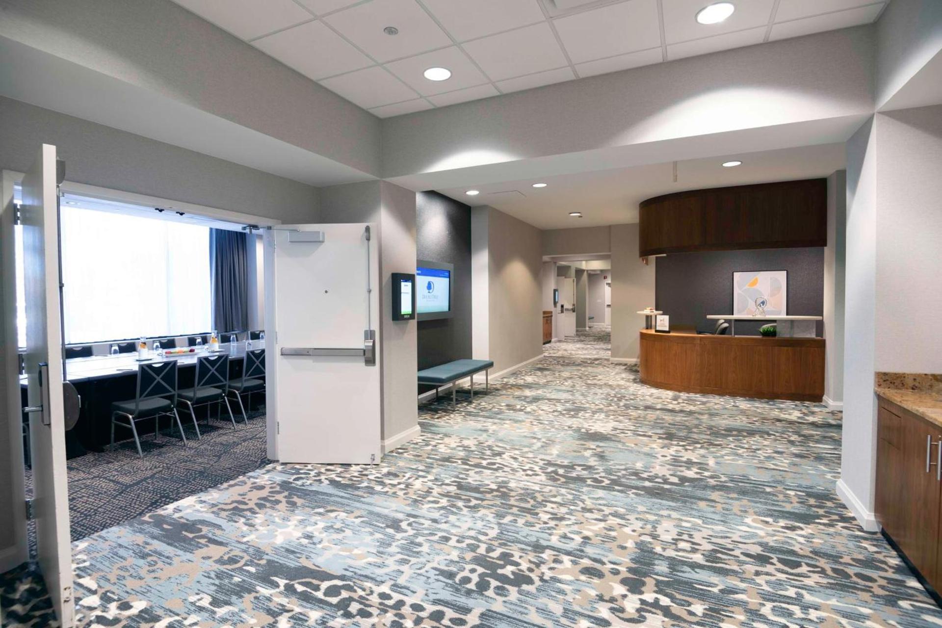 DoubleTree by Hilton Hotel and Conference Center Chicago North Shore photo 48