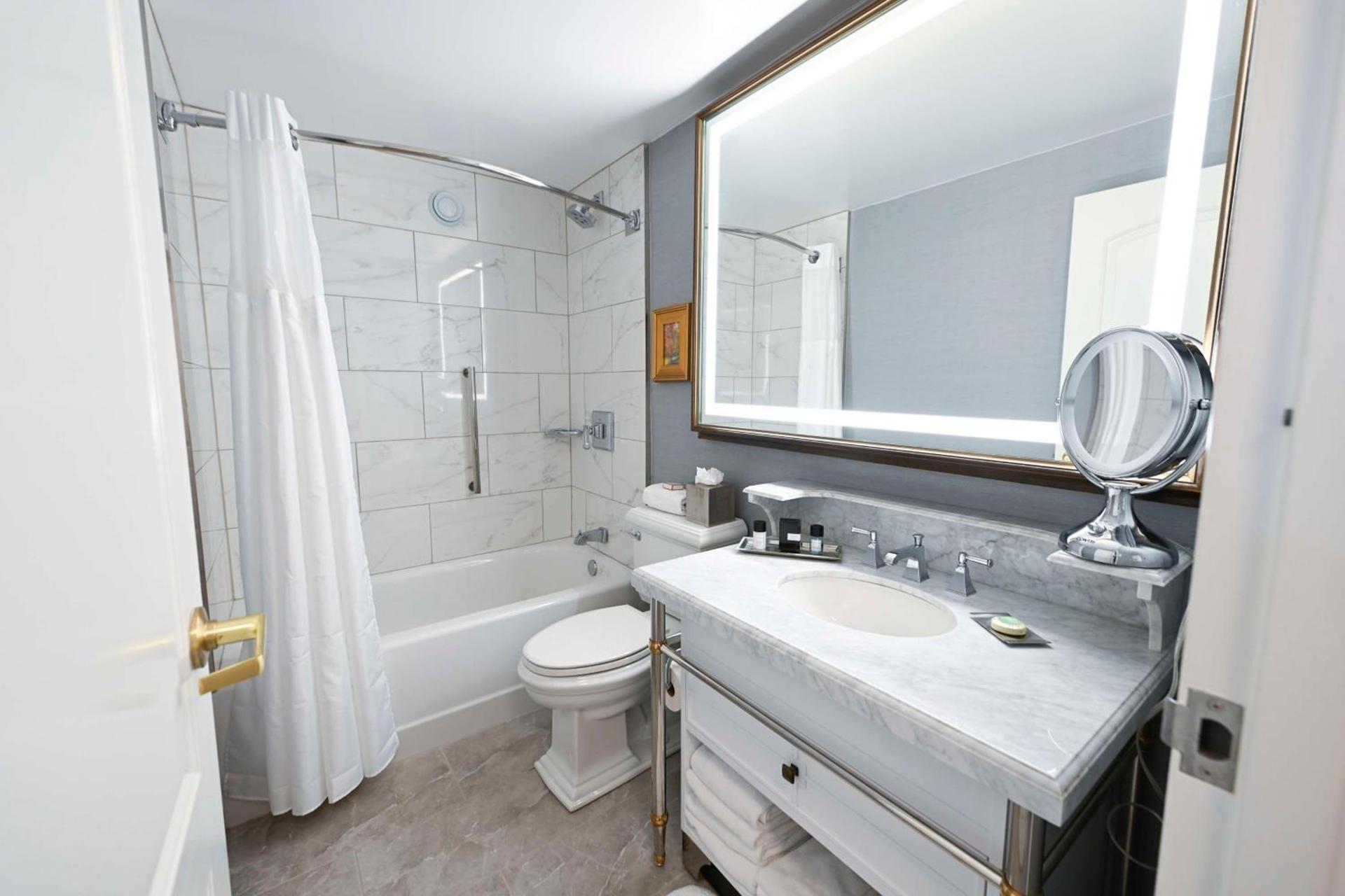 Hotel Roanoke & Conference Center, Curio Collection by Hilton photo 34
