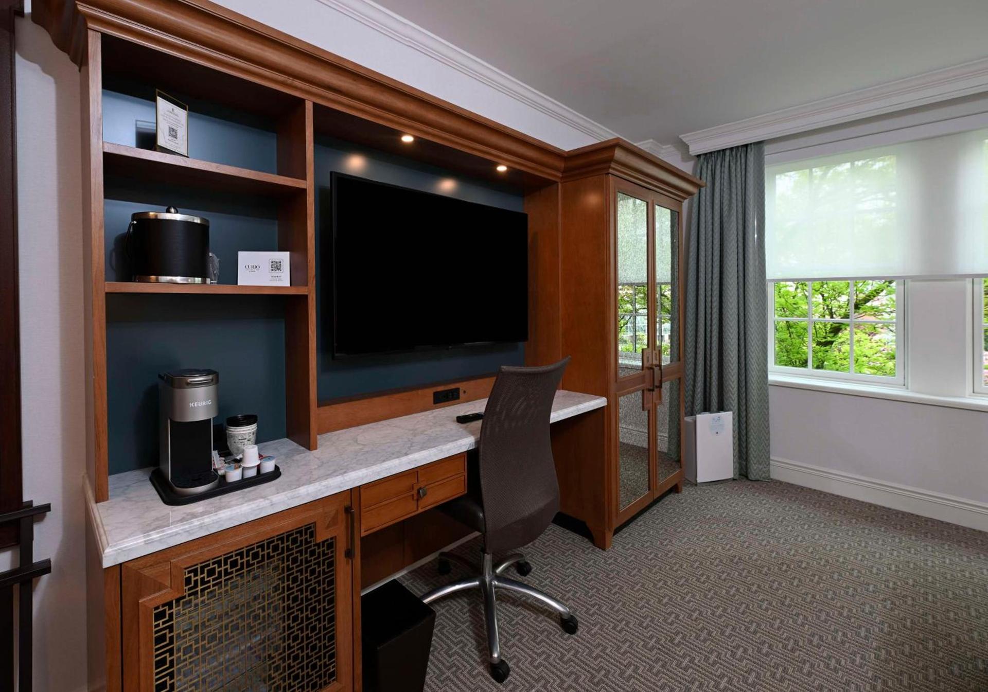 Hotel Roanoke & Conference Center, Curio Collection by Hilton photo 37