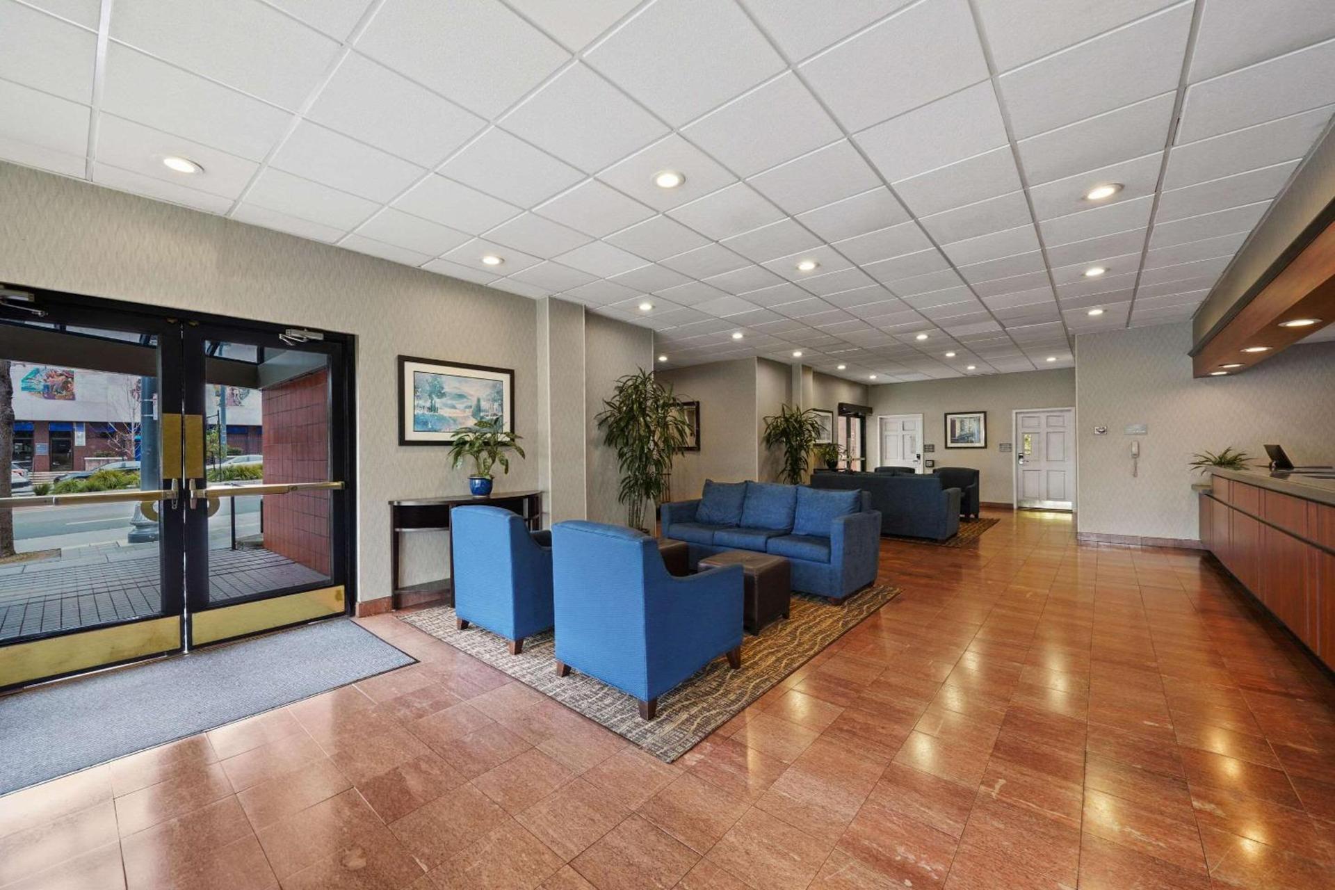 Comfort Inn By the Bay photo 9