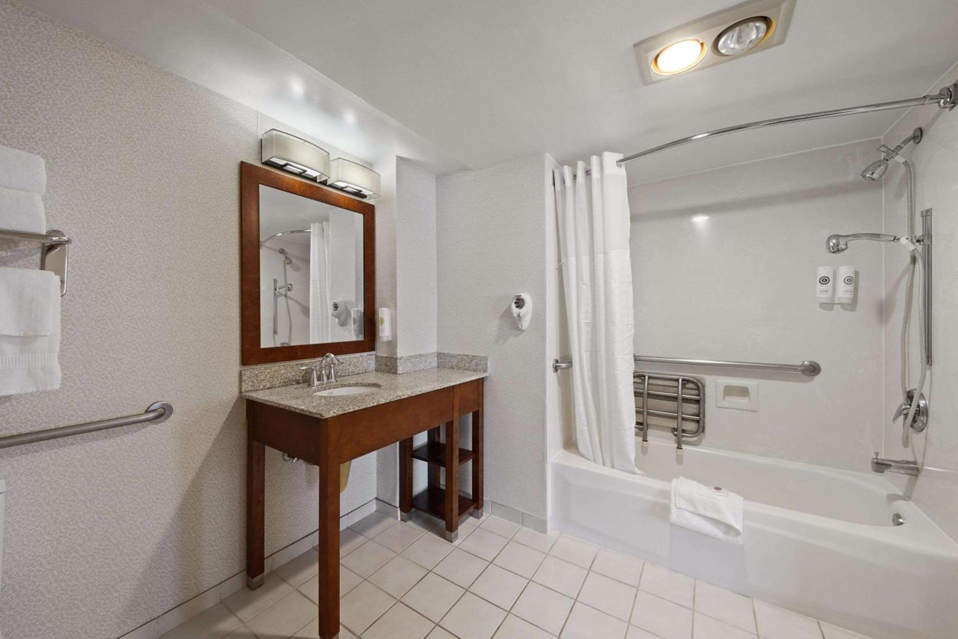Comfort Inn By the Bay photo 13