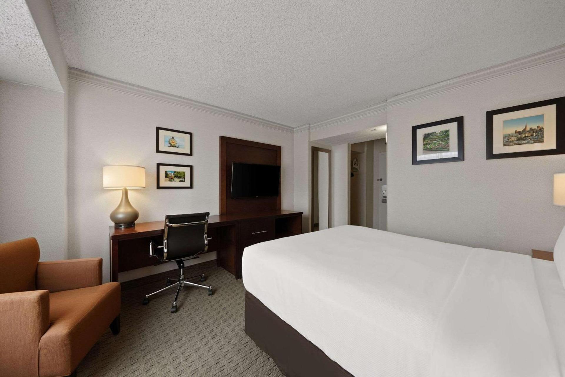 Comfort Inn By the Bay photo 24
