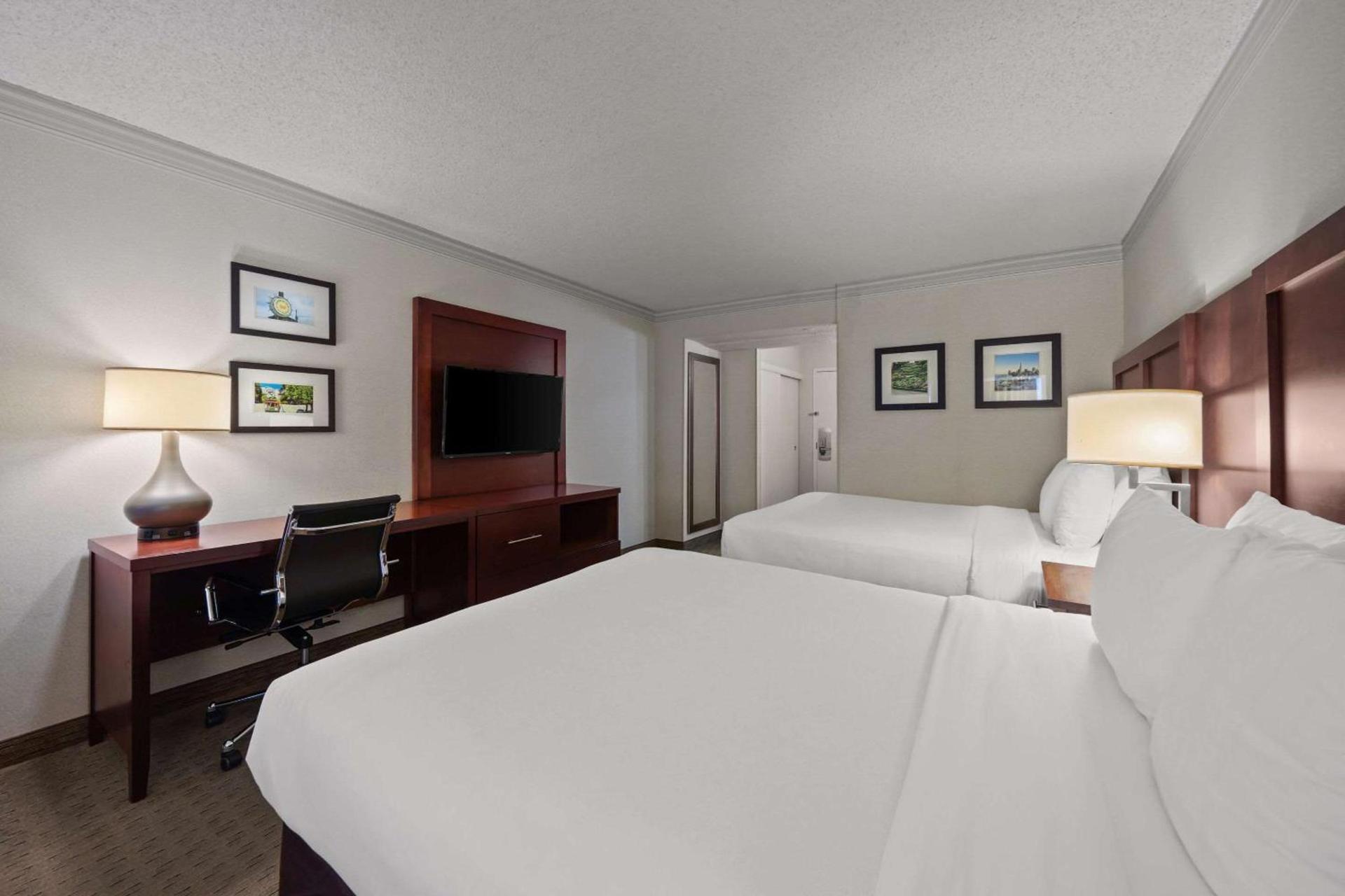 Comfort Inn By the Bay photo 27