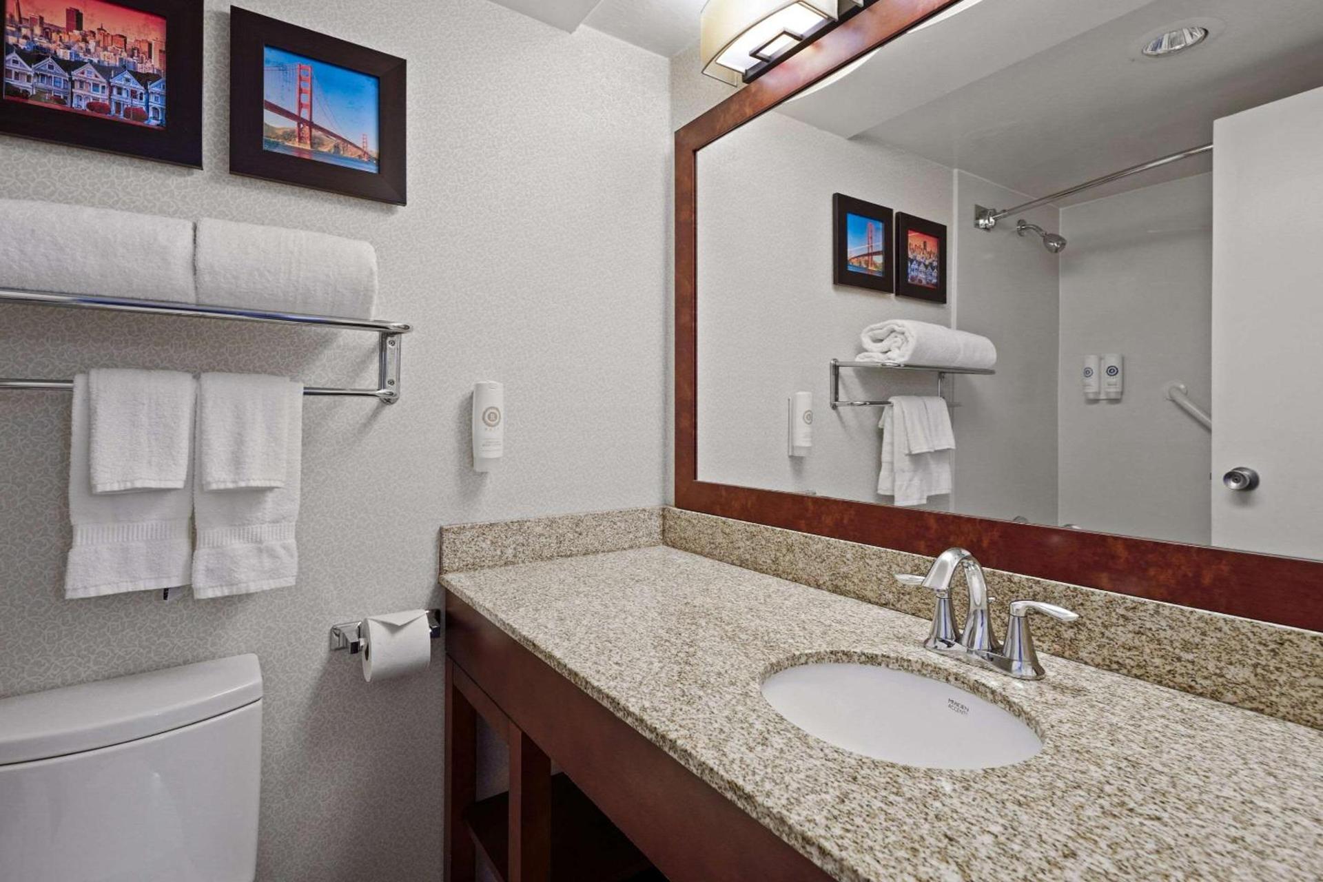 Comfort Inn By the Bay photo 32