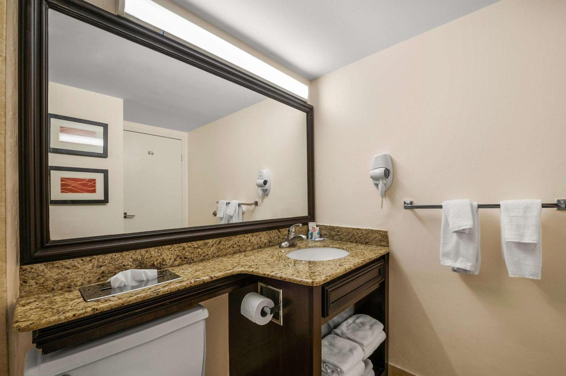 Comfort Inn Oceanside Deerfield Beach photo 11
