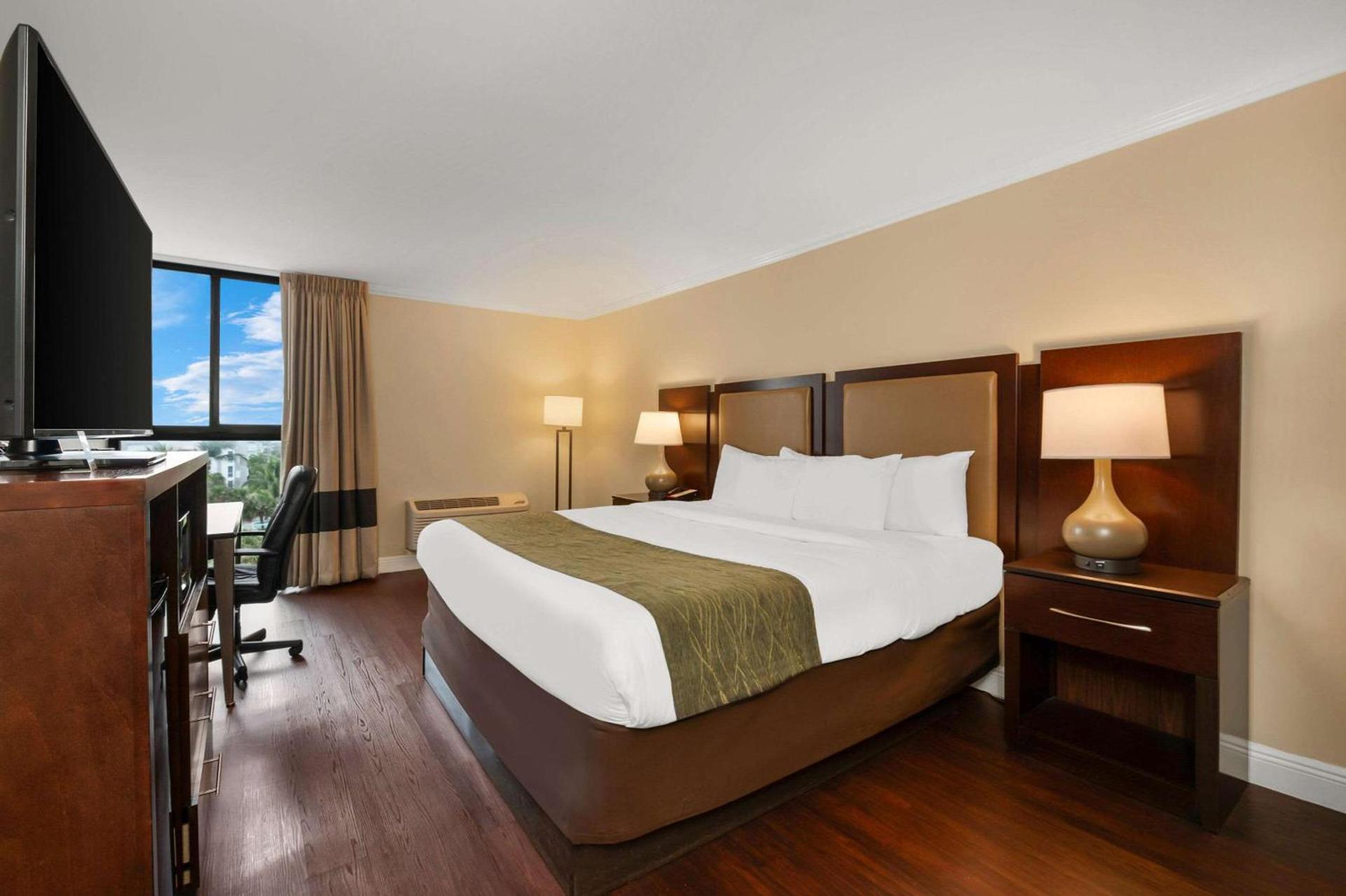 Comfort Inn Oceanside Deerfield Beach photo 12
