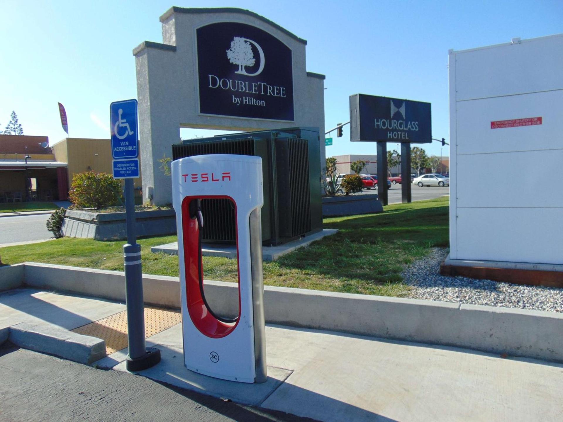 DoubleTree by Hilton Bakersfield photo 7