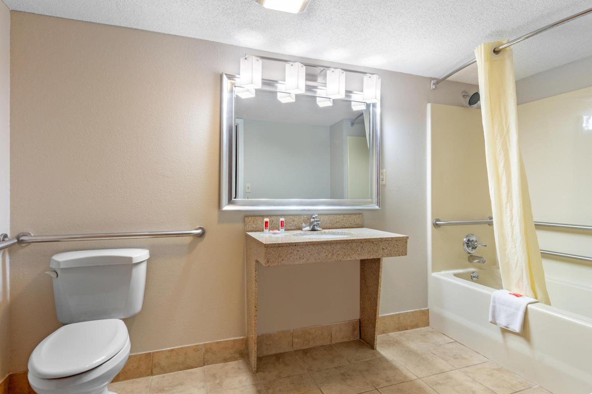 Econo Lodge Byron - Warner Robins photo 37