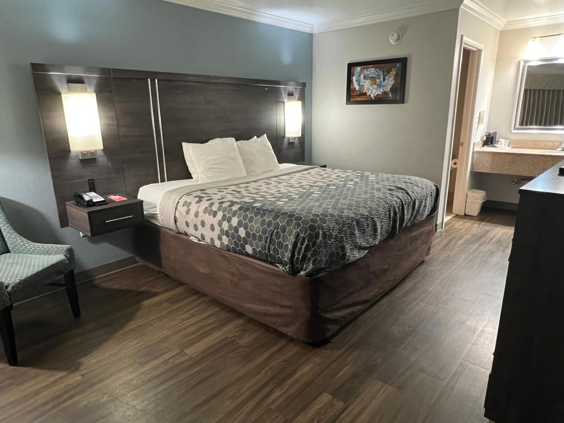 Econo Lodge Byron - Warner Robins photo 2