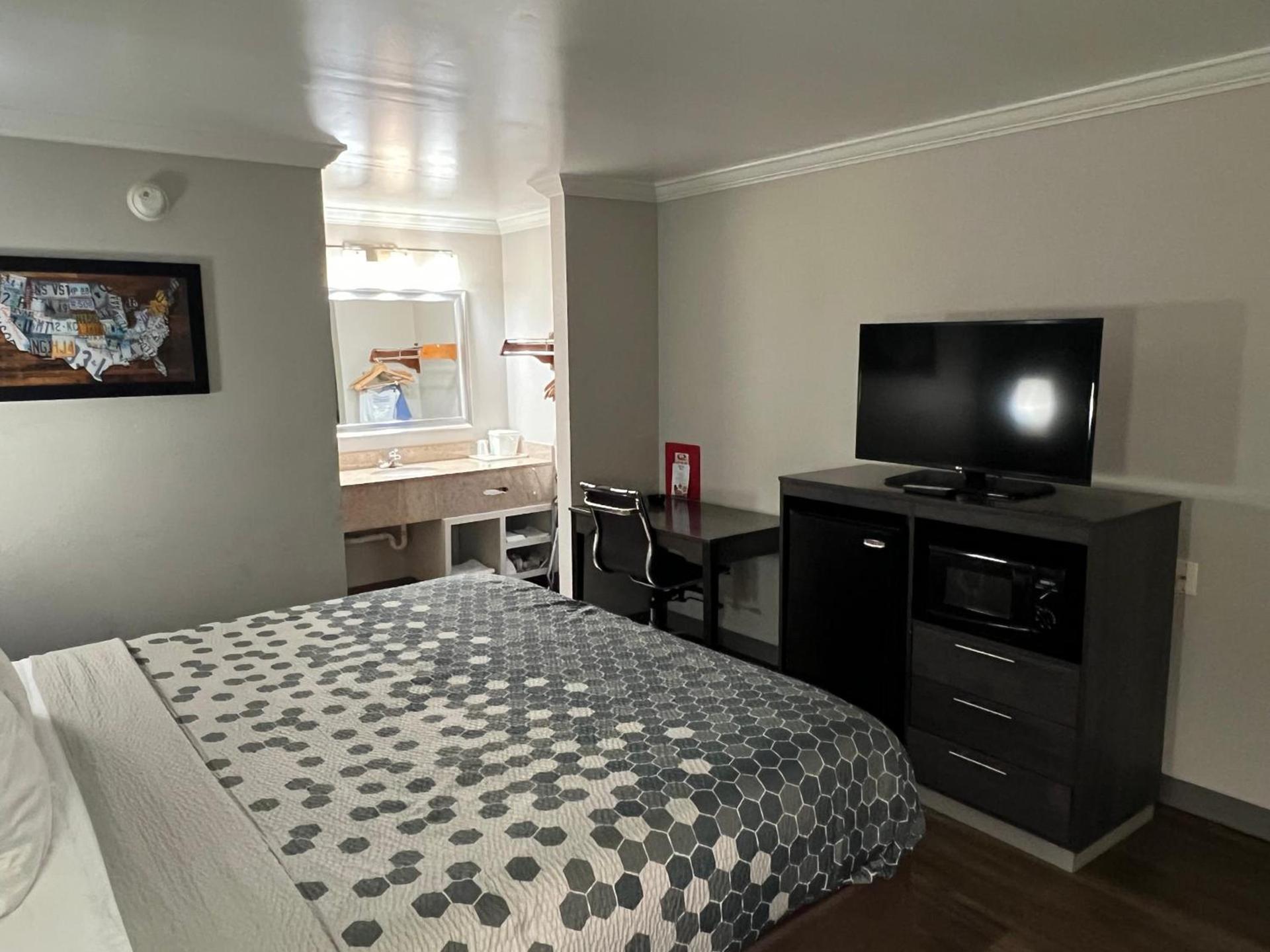 Econo Lodge Byron - Warner Robins photo 38