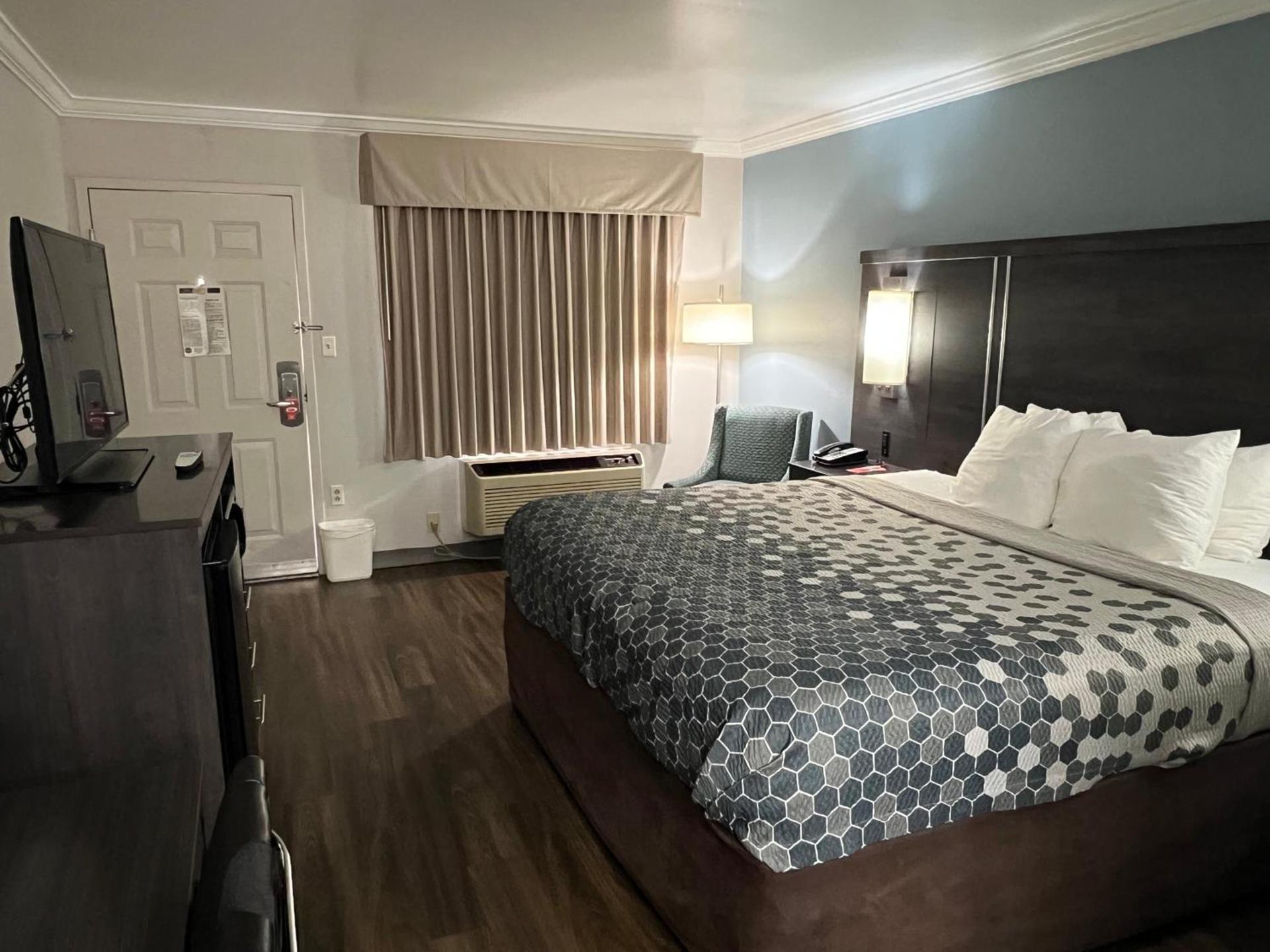 Econo Lodge Byron - Warner Robins photo 39
