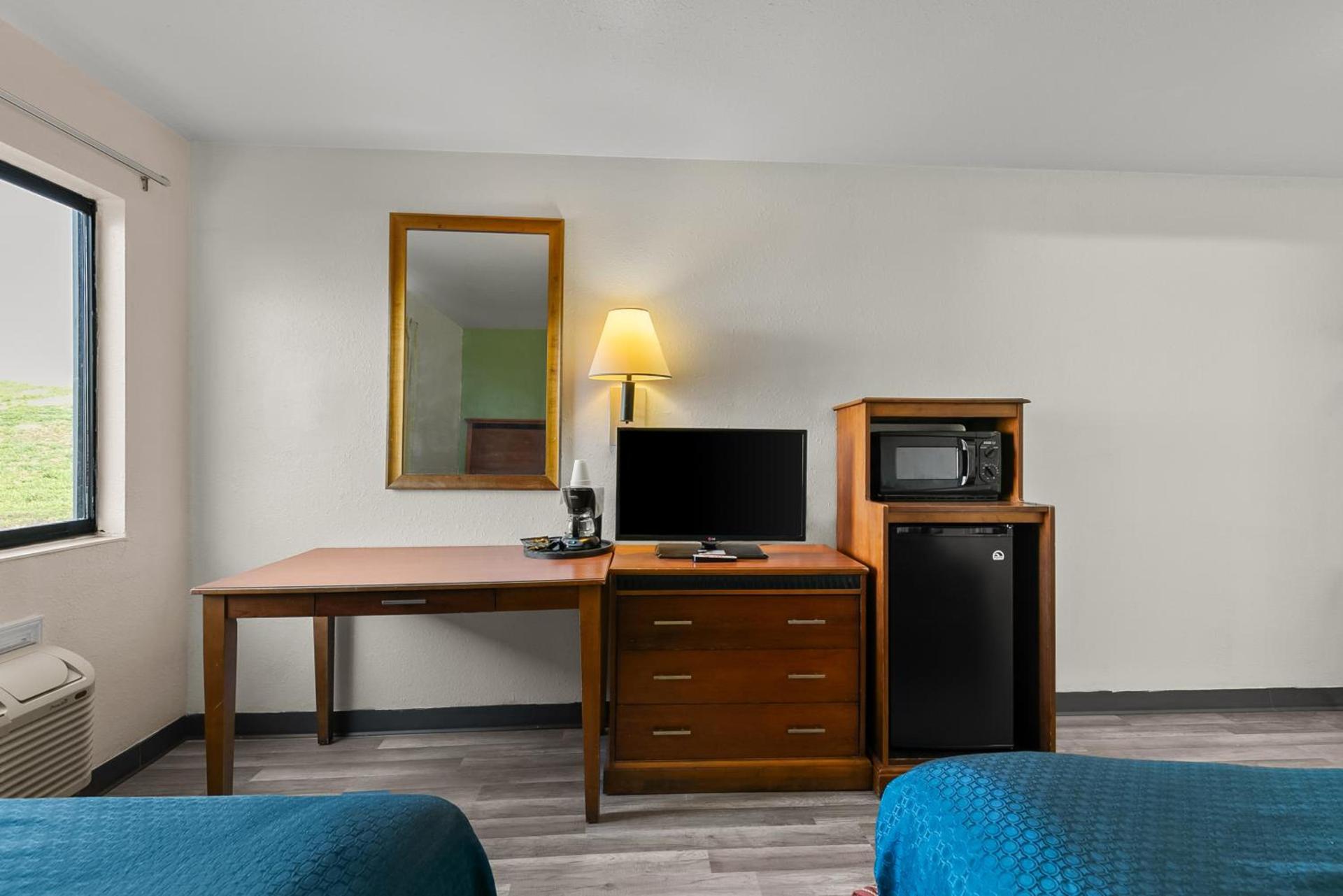 Americas Best Value Inn - Lincoln Airport photo 3