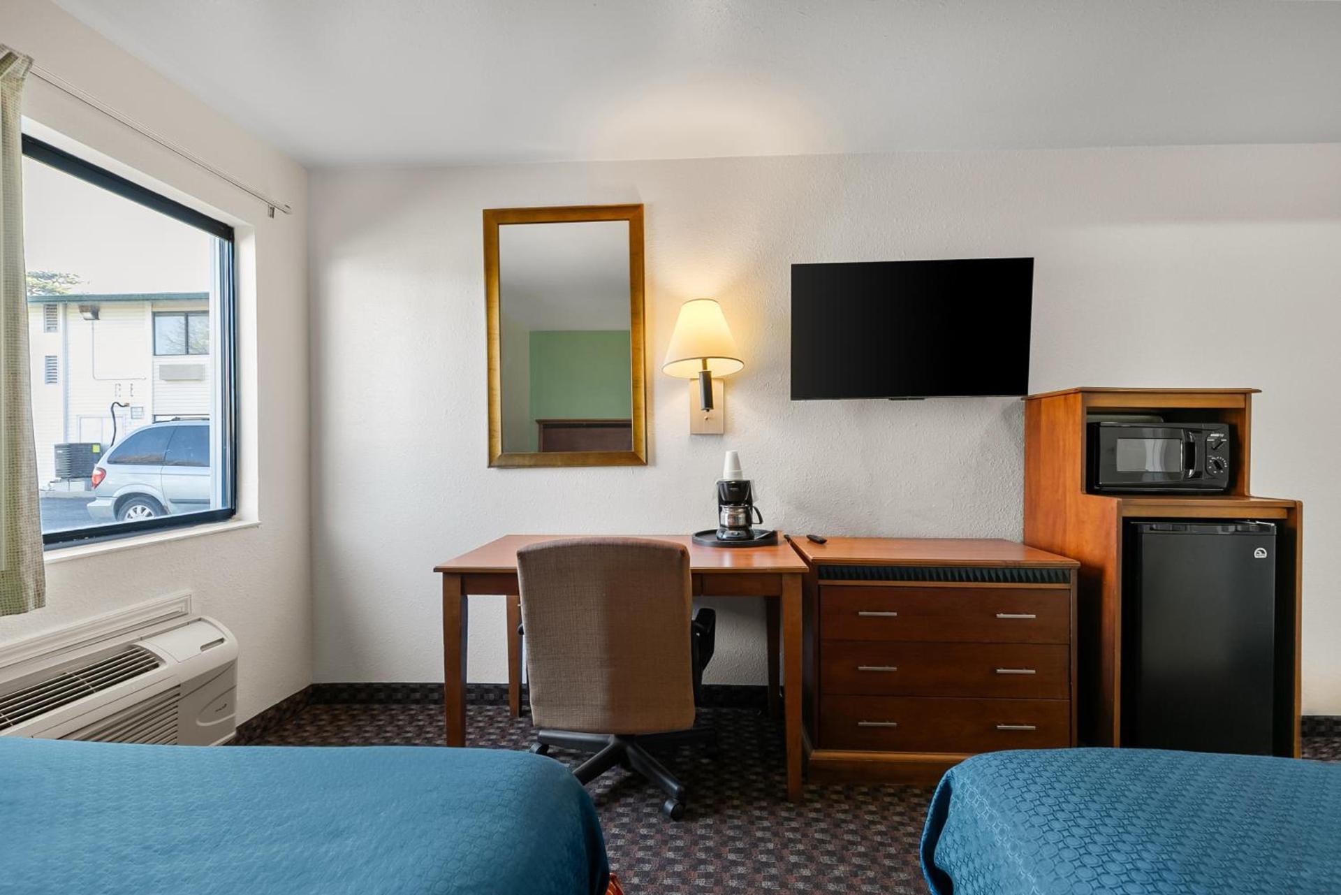 Americas Best Value Inn - Lincoln Airport photo 8