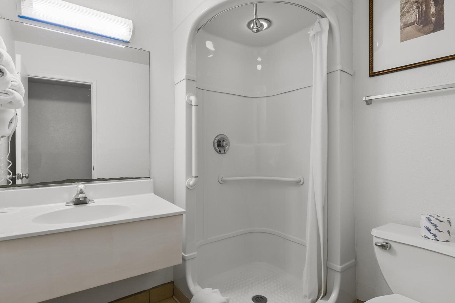 Americas Best Value Inn - Lincoln Airport photo 13
