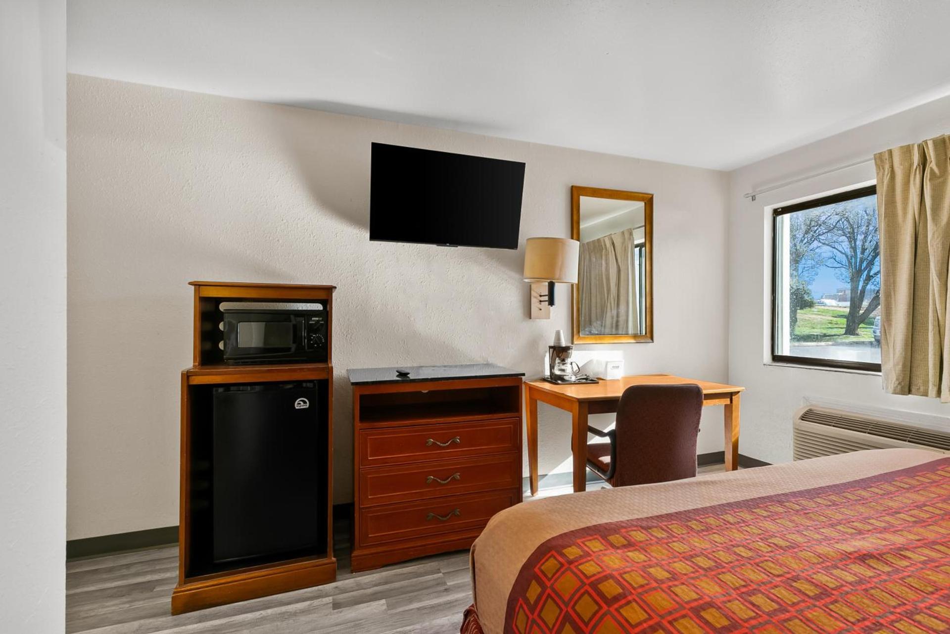 Americas Best Value Inn - Lincoln Airport photo 12