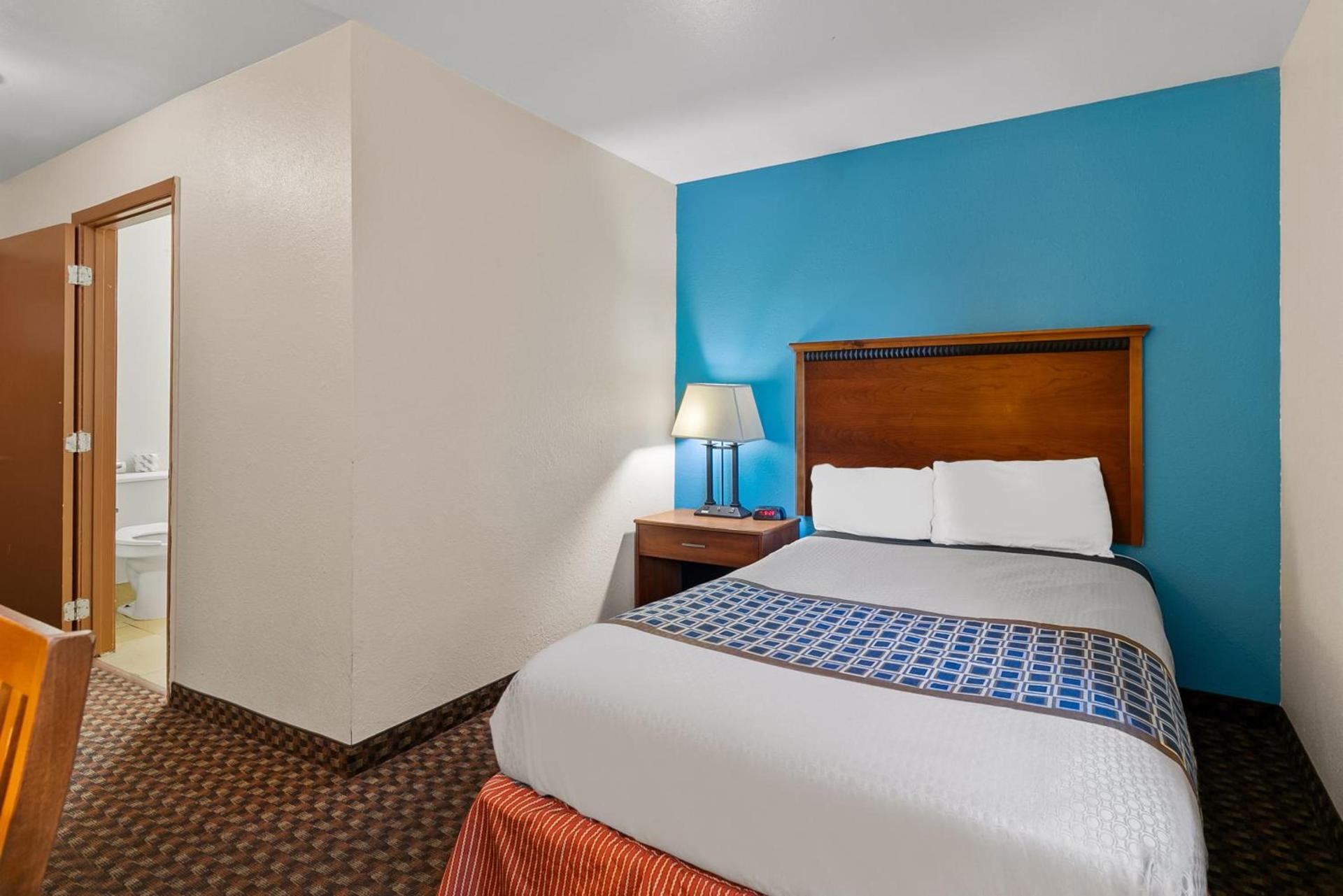 Americas Best Value Inn - Lincoln Airport photo 17