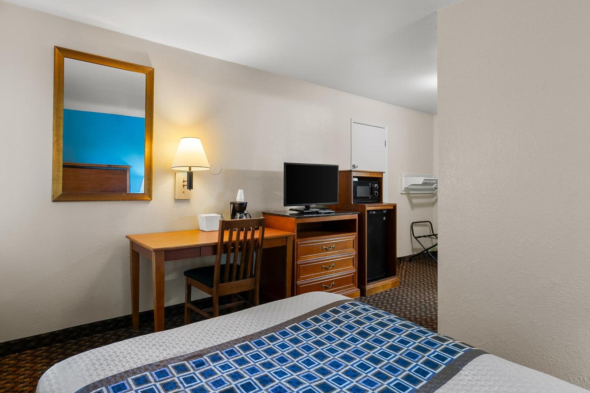 Americas Best Value Inn - Lincoln Airport photo 16
