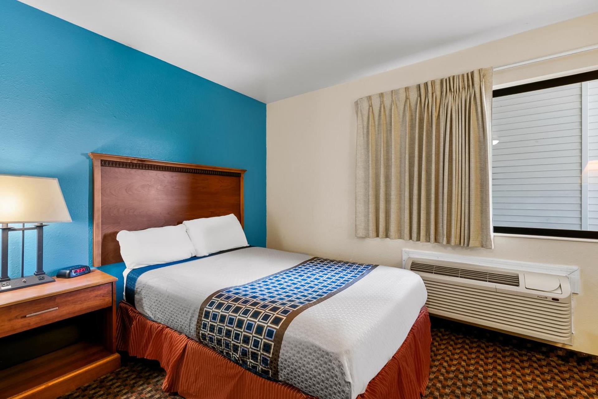 Americas Best Value Inn - Lincoln Airport photo 15