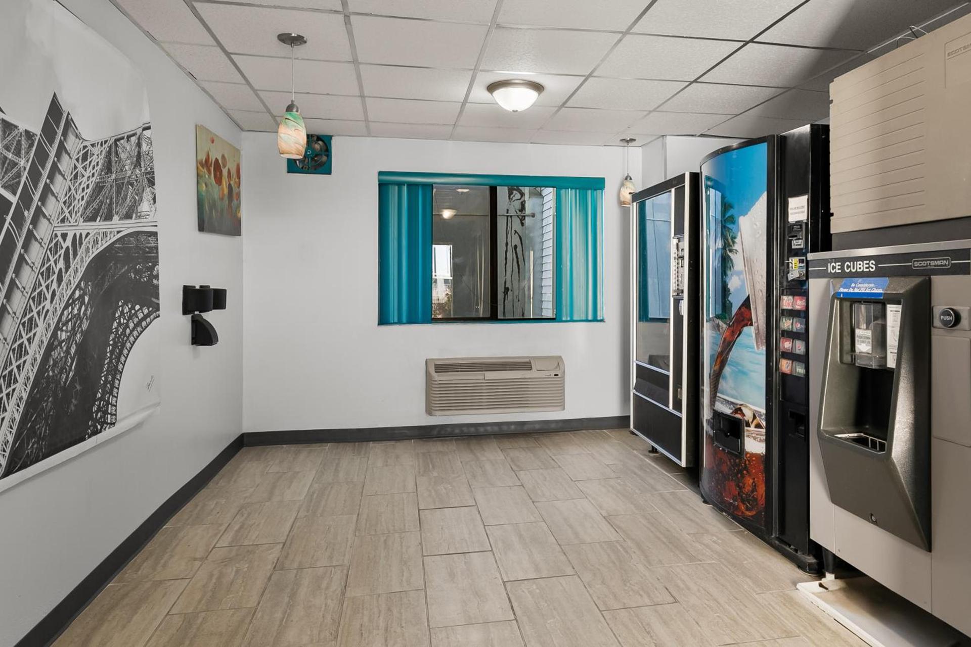 Americas Best Value Inn - Lincoln Airport photo 21