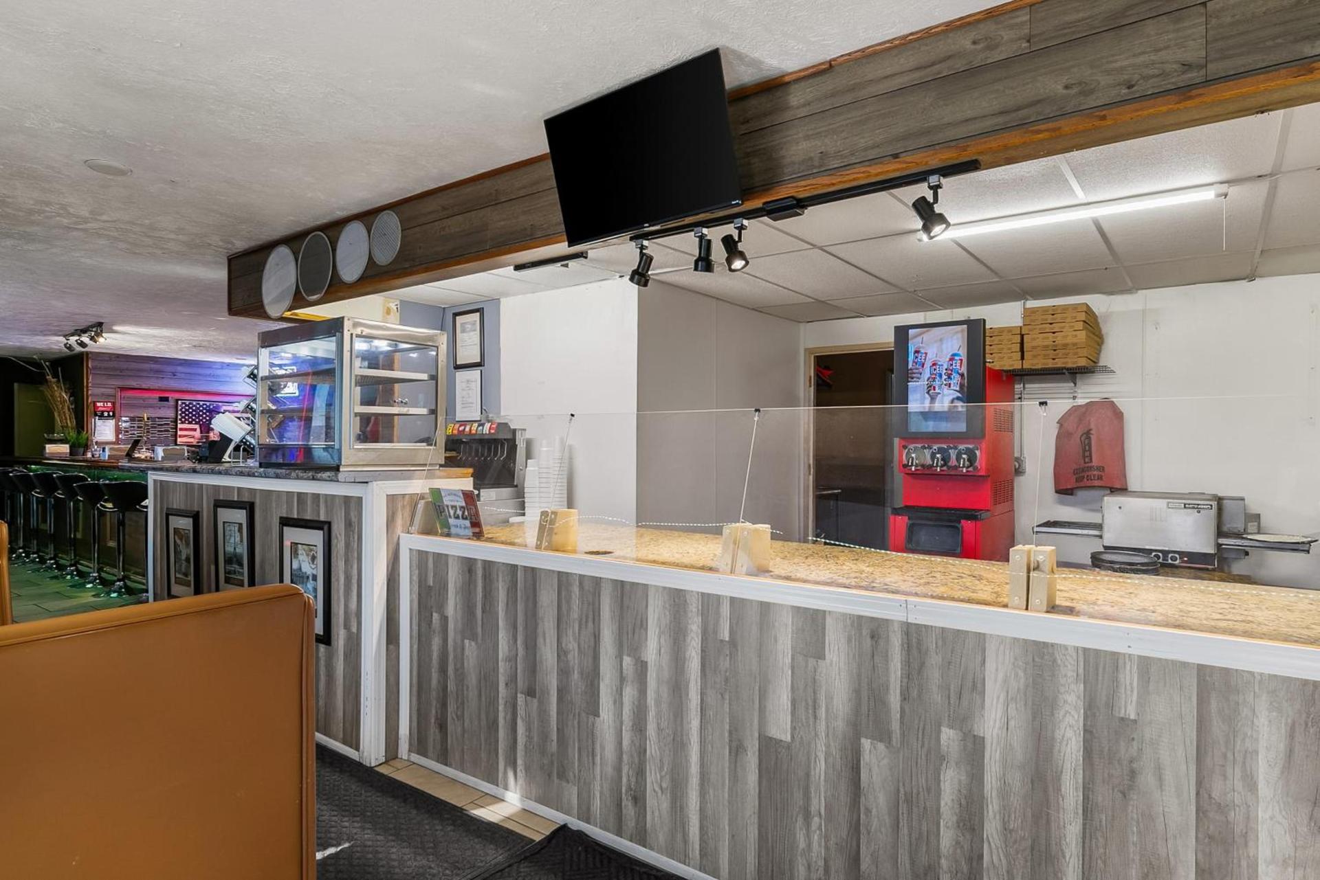 Americas Best Value Inn - Lincoln Airport photo 20