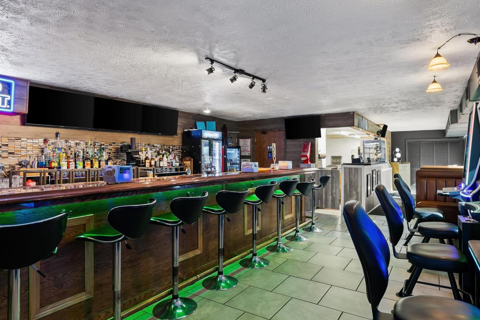 Americas Best Value Inn - Lincoln Airport photo 24