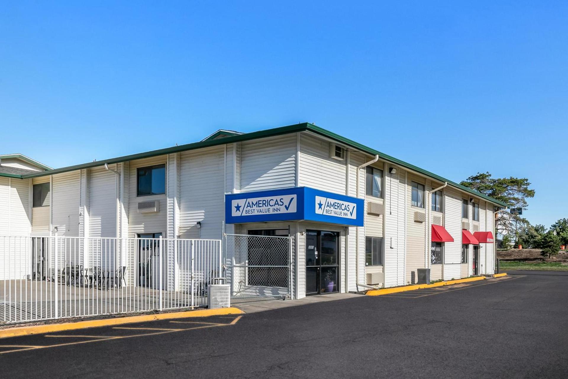 Americas Best Value Inn - Lincoln Airport photo 1