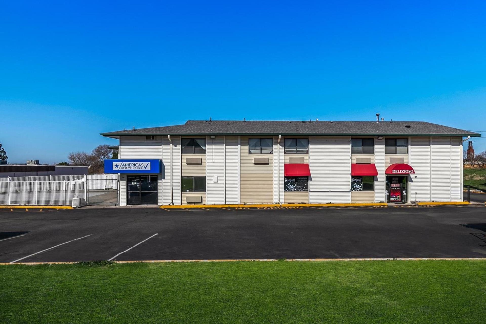Americas Best Value Inn - Lincoln Airport photo 30