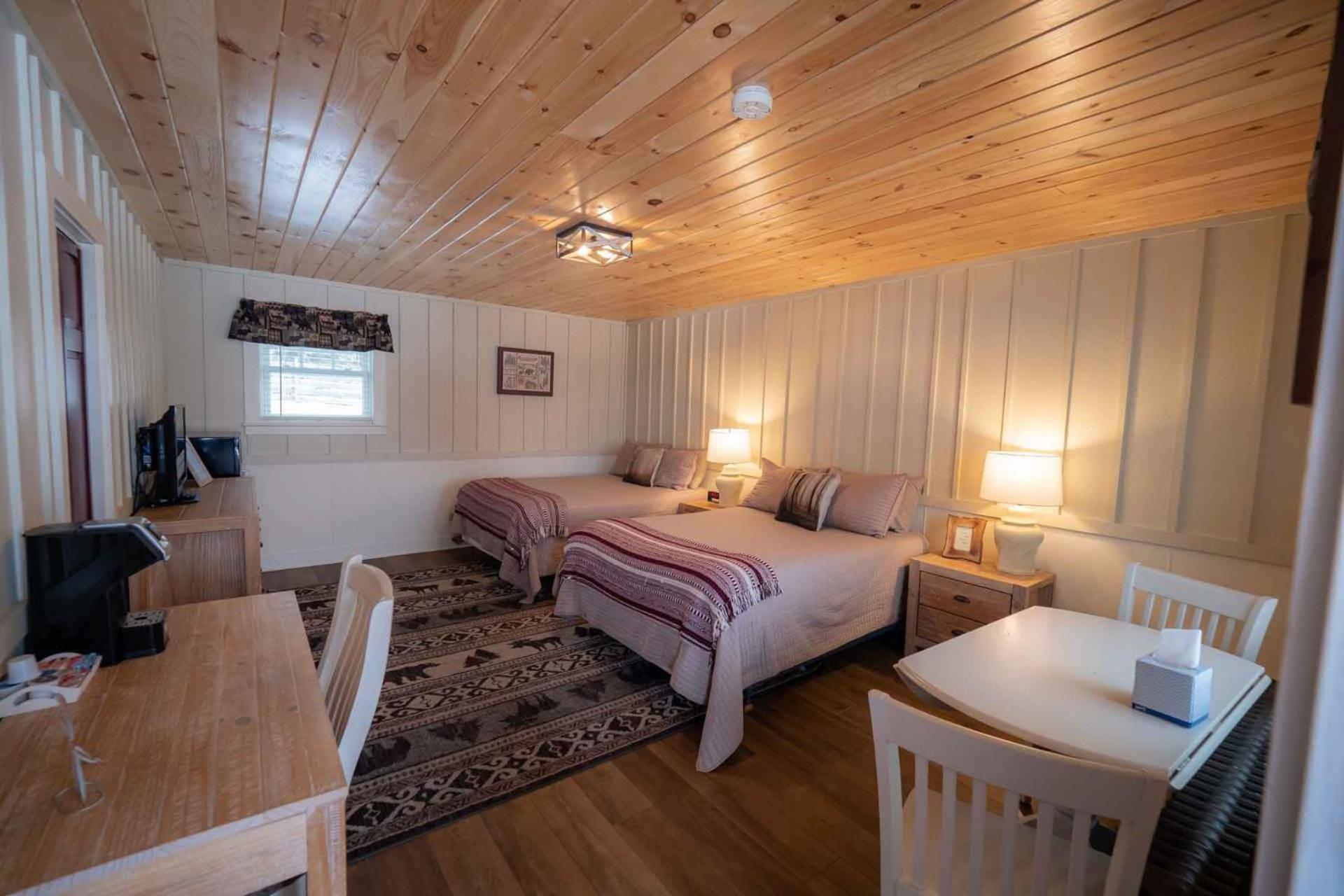 The Snowshoe Lodge photo 4