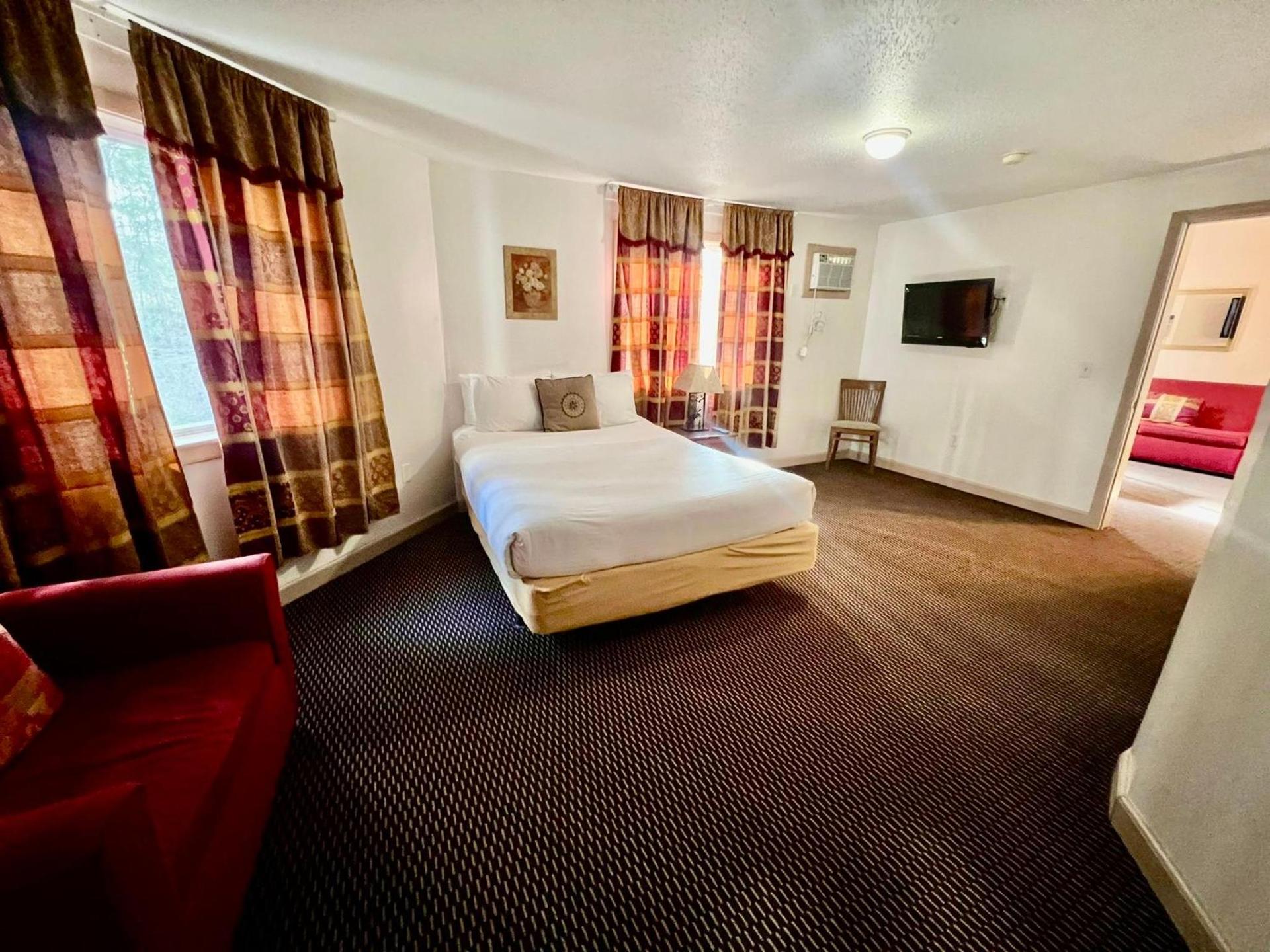 Saco River Motor Lodge & Suites photo 16