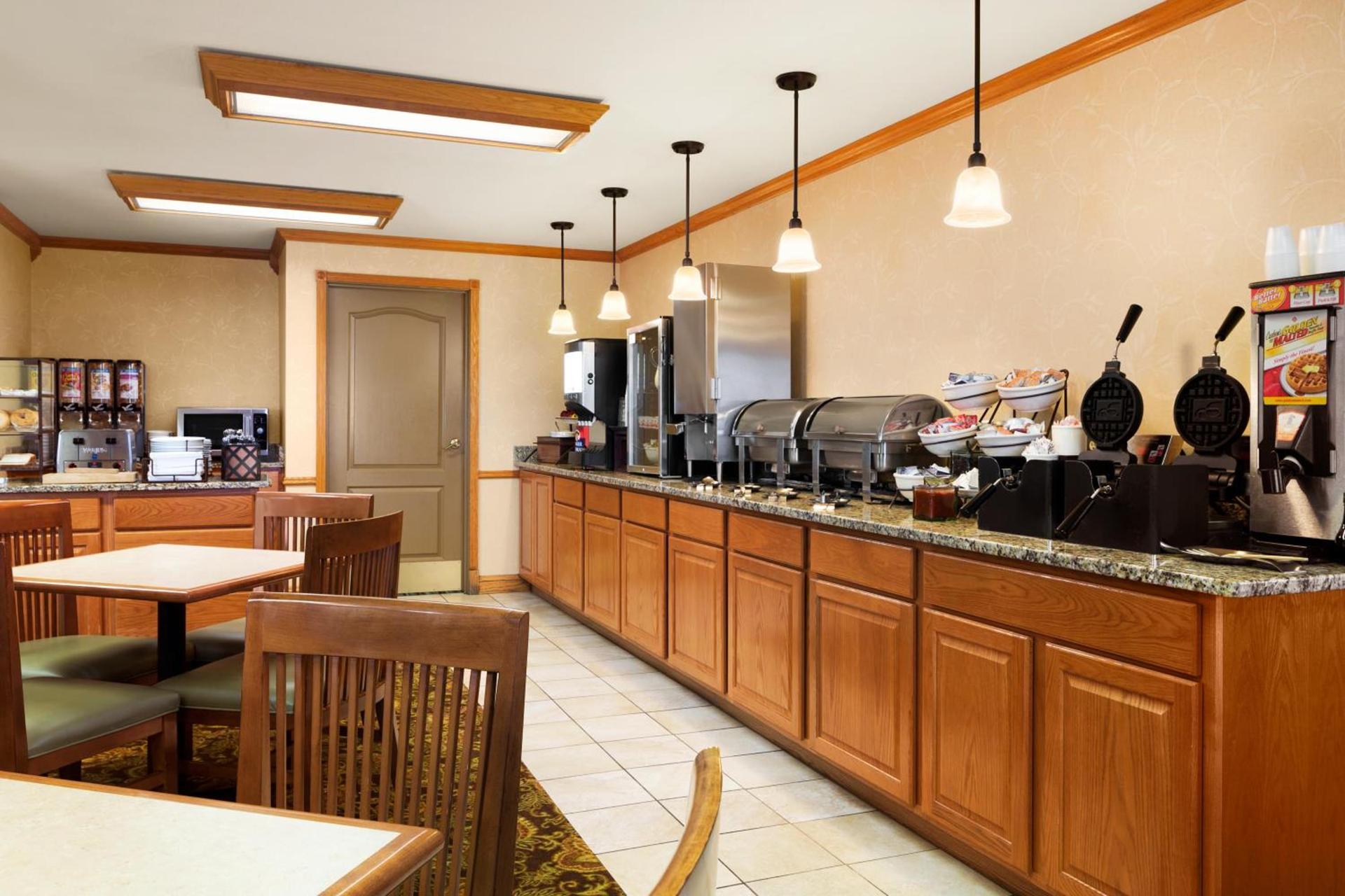 Country Inn & Suites by Radisson Kenosha - Pleasant Prairie photo 43