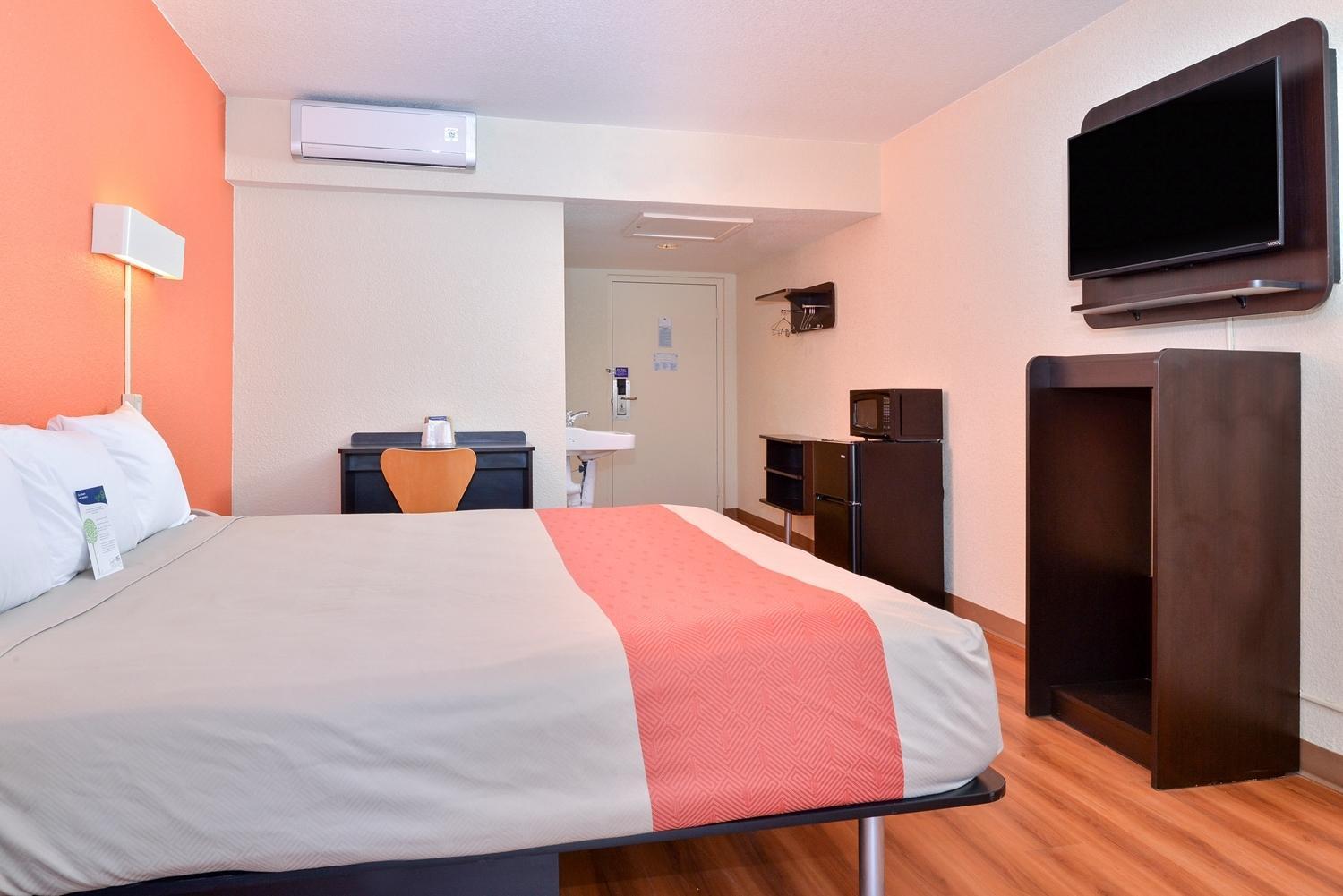 Days Inn by Wyndham Brawley photo 24