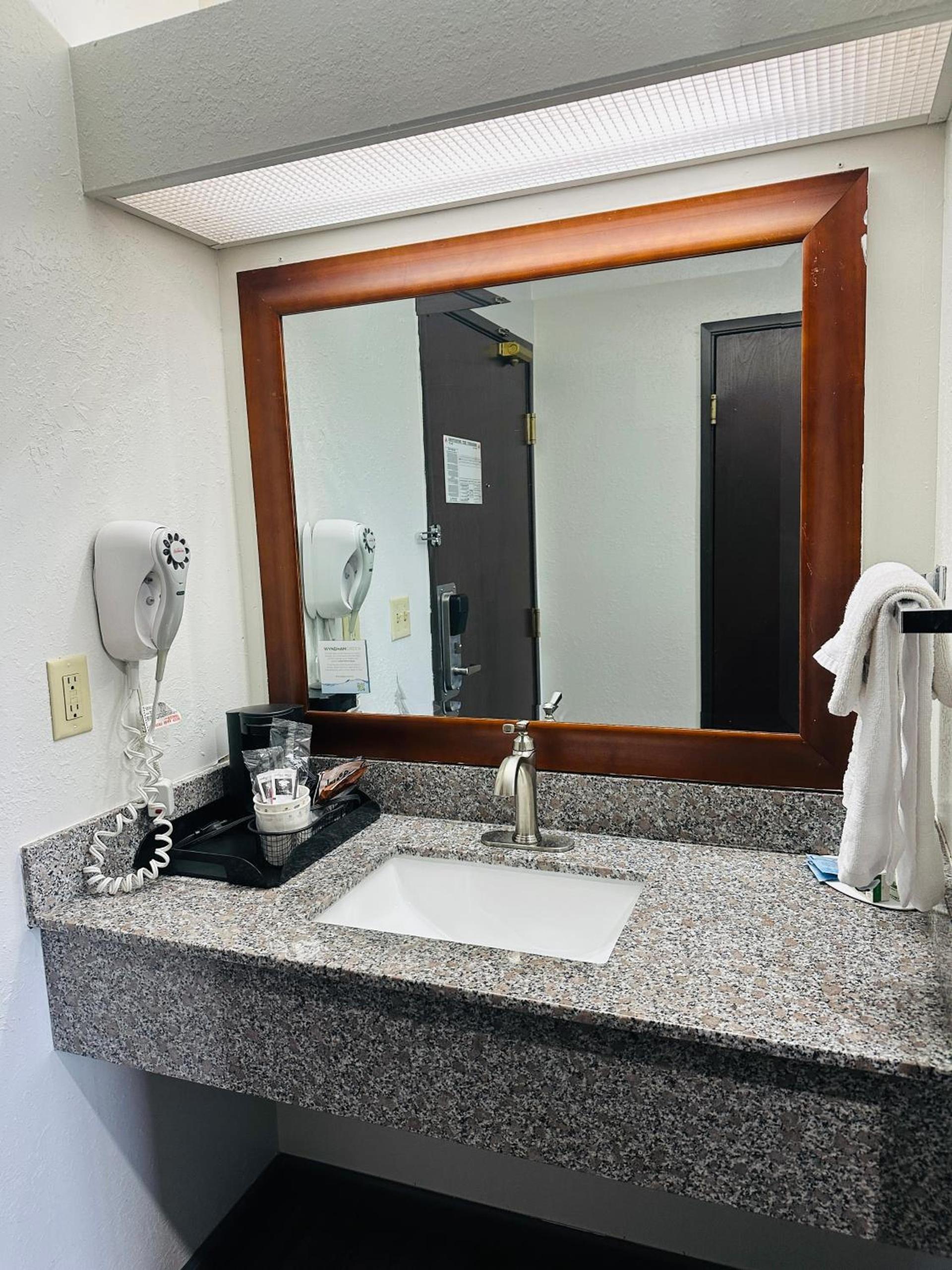 Baymont by Wyndham Piqua photo 46