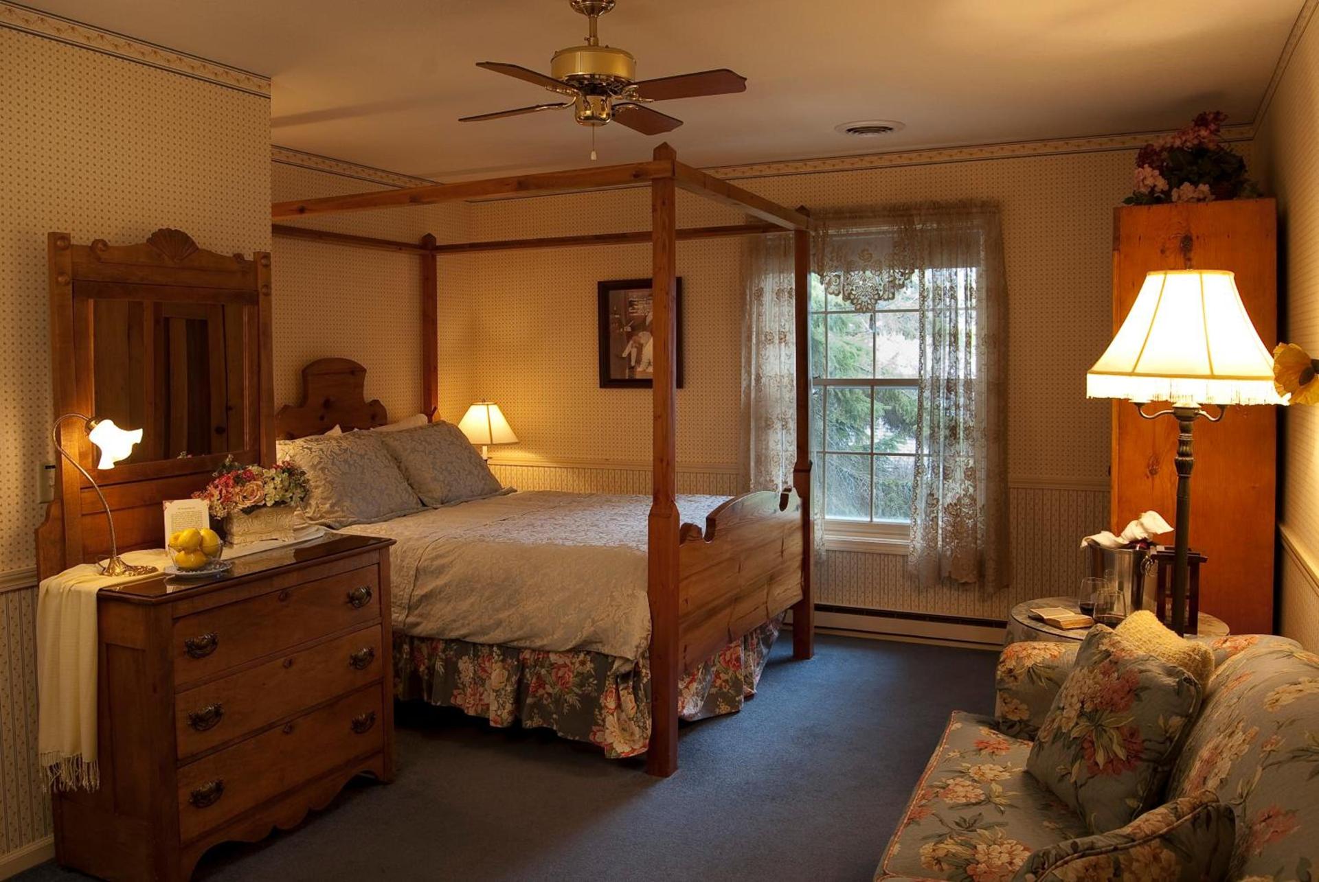 Eagle Harbor Inn photo 2