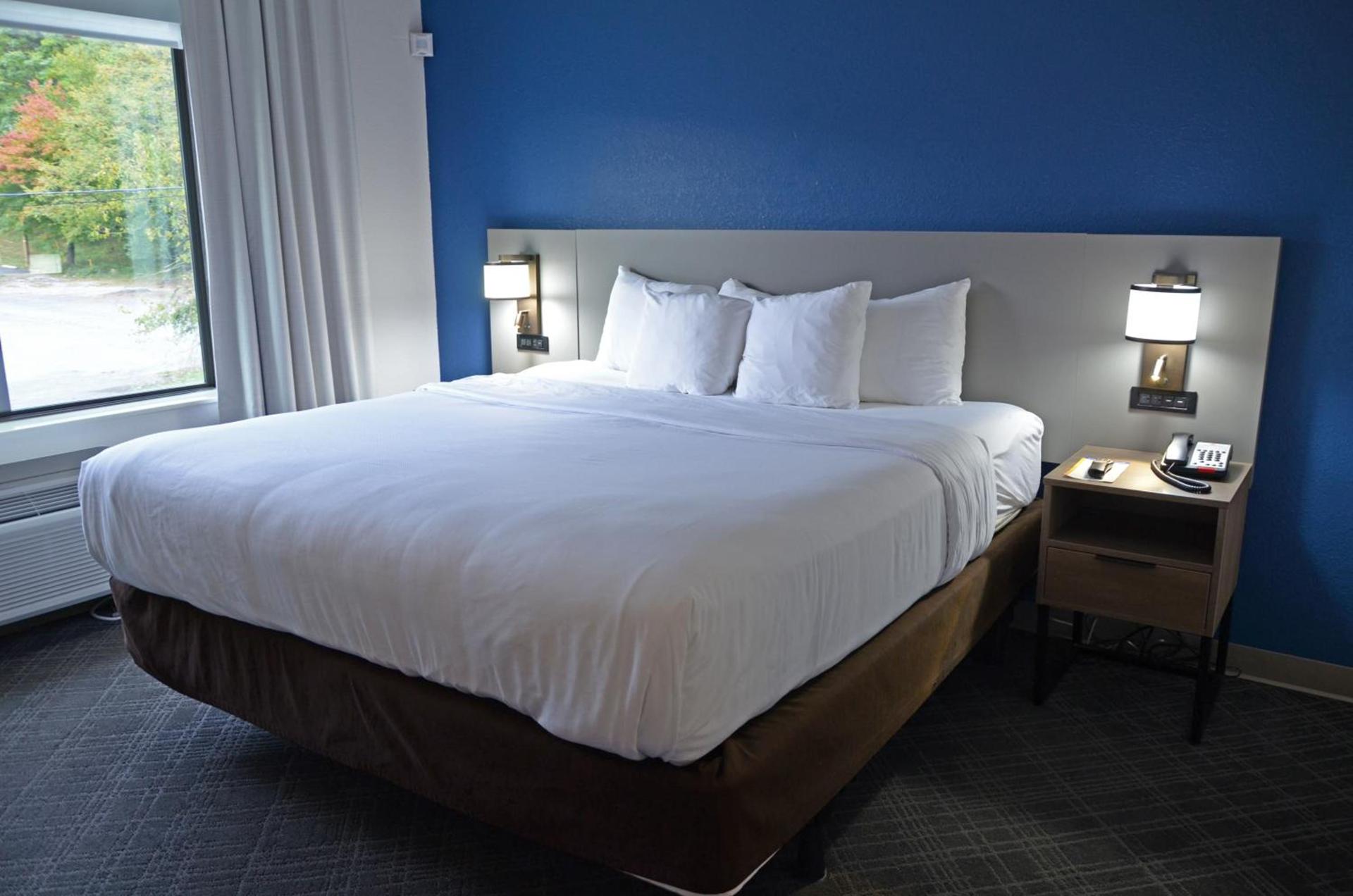 Comfort Suites Salem-Roanoke I-81 photo 20