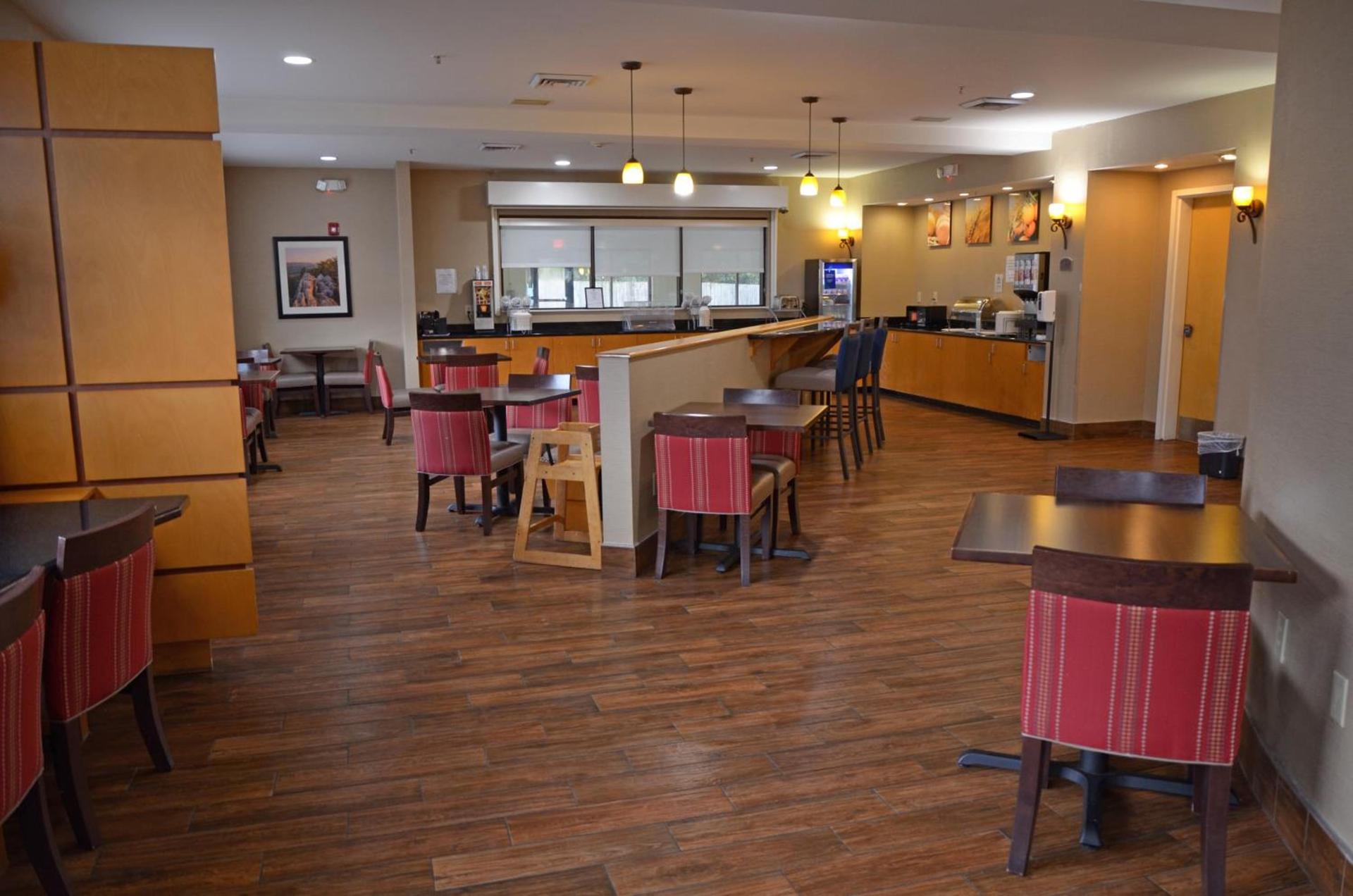 Comfort Suites Salem-Roanoke I-81 photo 30