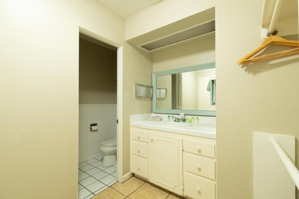 Ocean Villa Inn photo 36