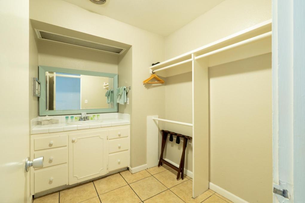 Ocean Villa Inn photo 38