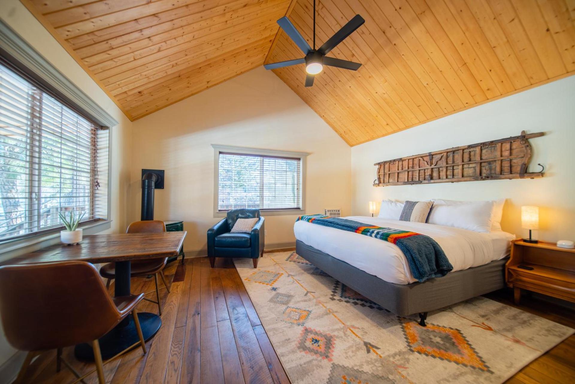 Shasta View Lodge photo 46