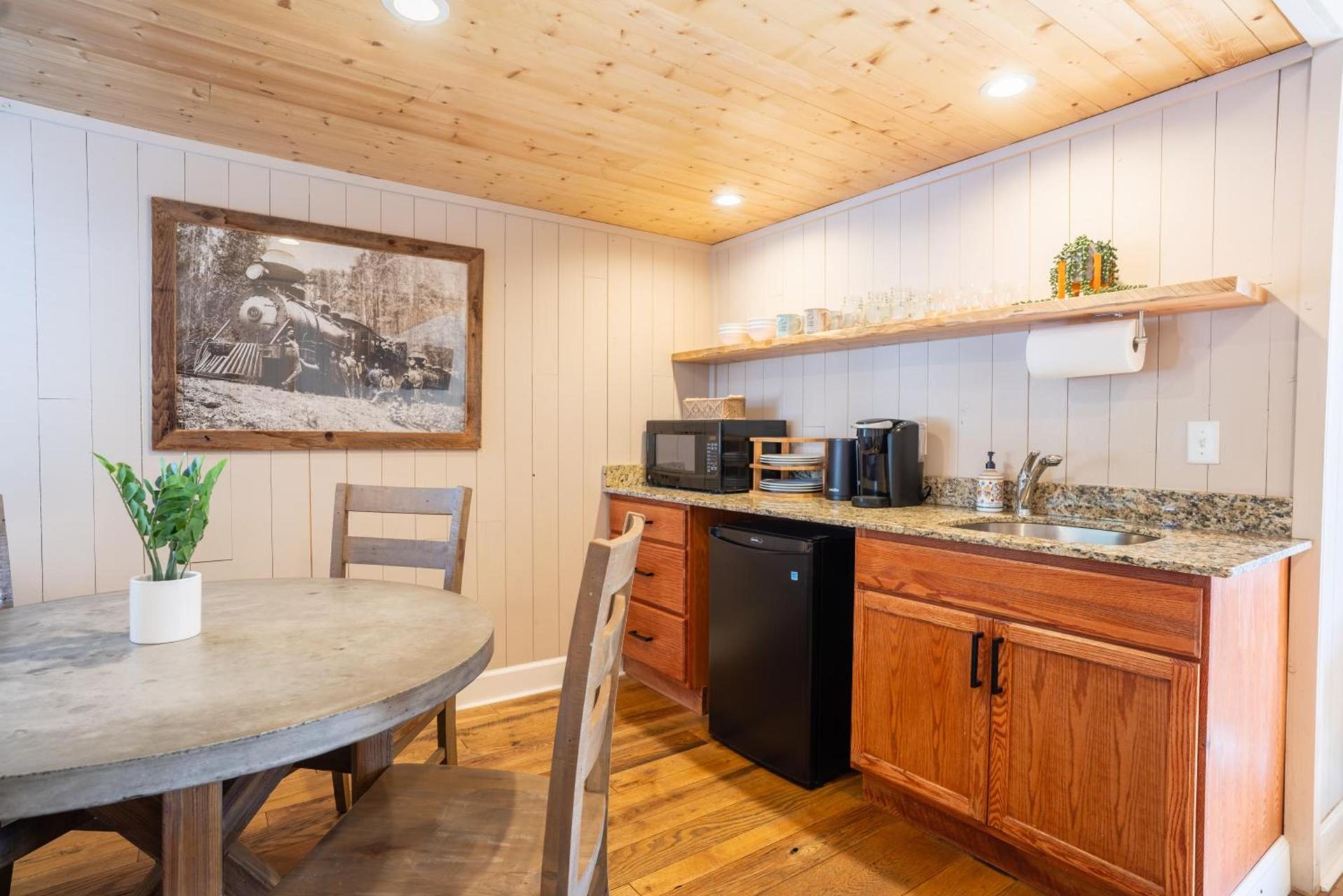 Shasta View Lodge photo 35