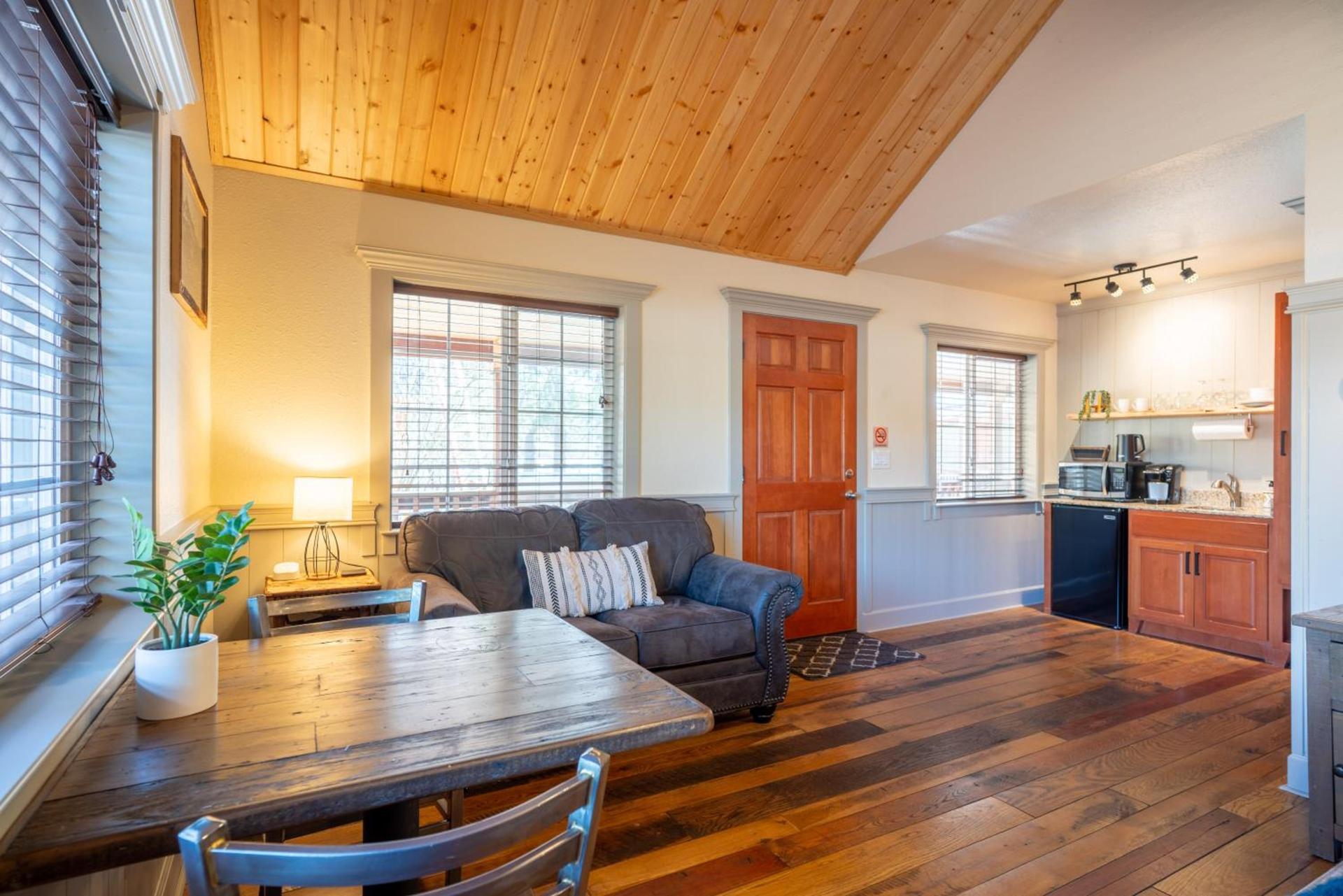 Shasta View Lodge photo 54