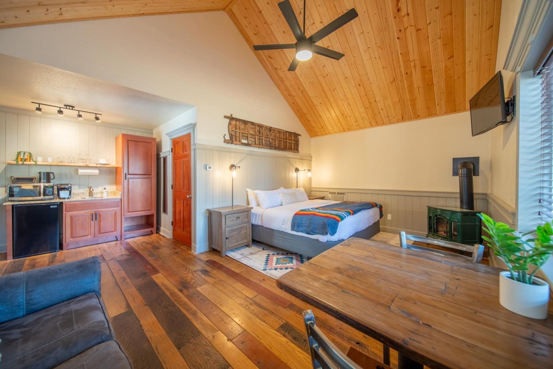 Shasta View Lodge photo 34