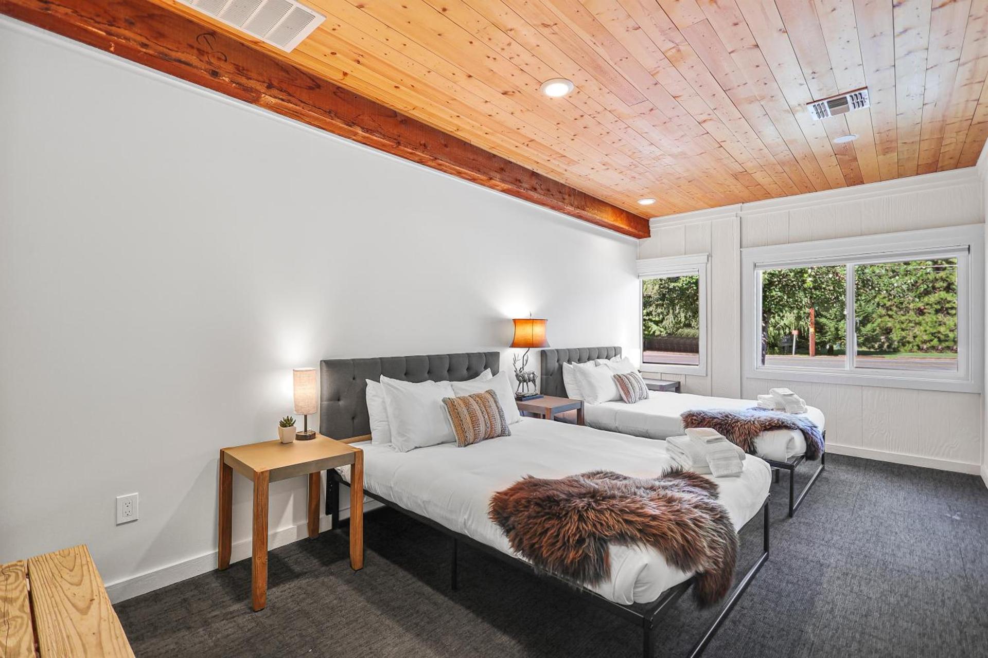 Shasta View Lodge photo 26