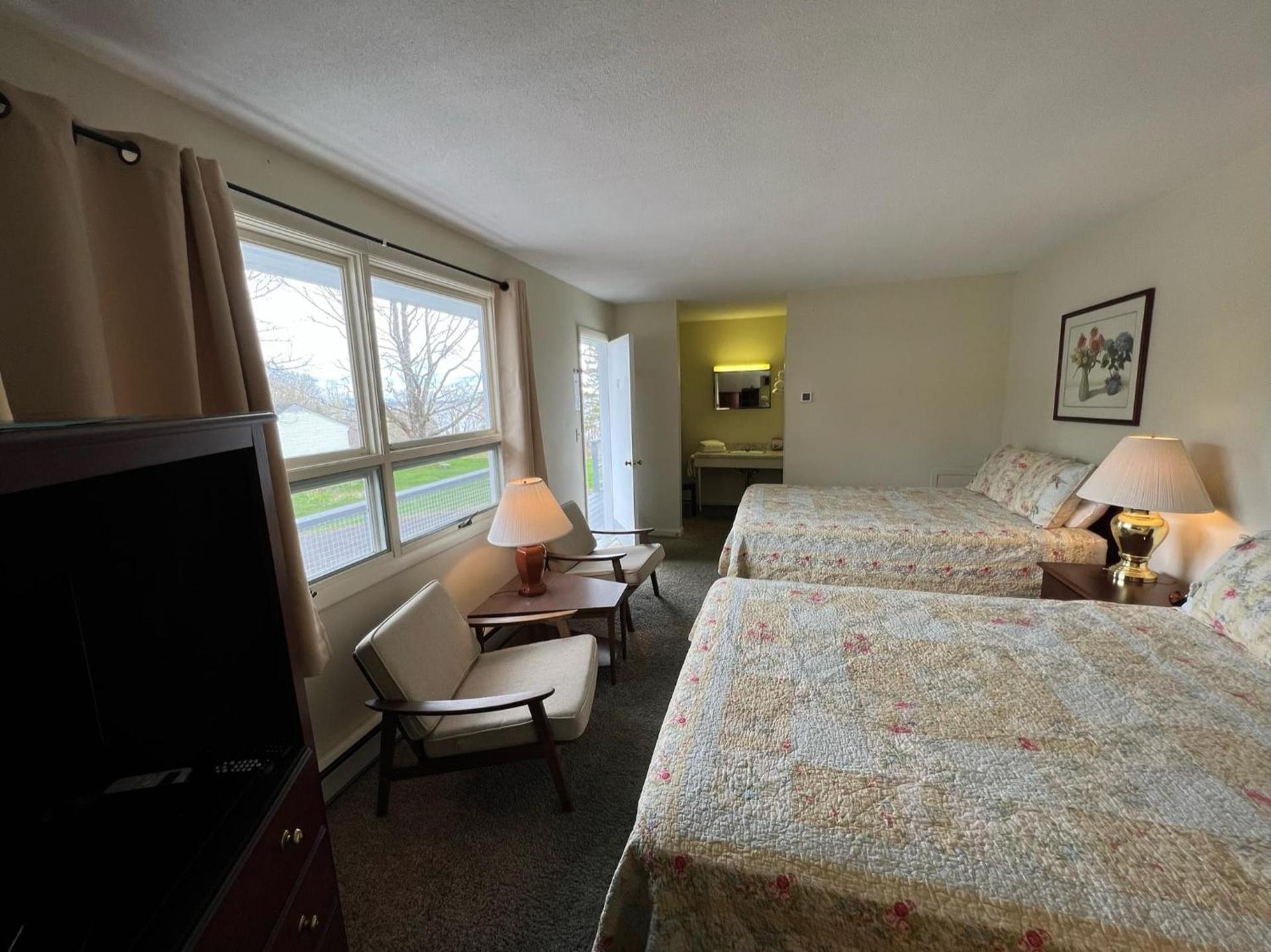 High Tide Inn on the Ocean, Motel and Cottages photo 16